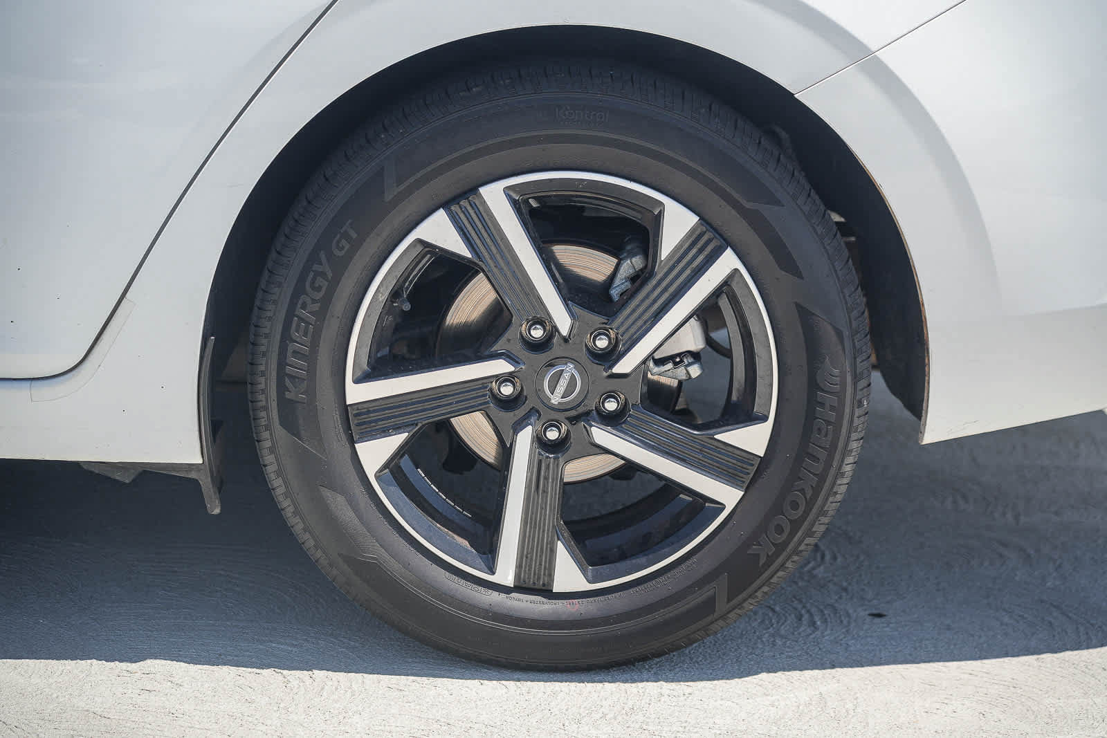 Used 2024 Nissan Sentra SV FWD image 12