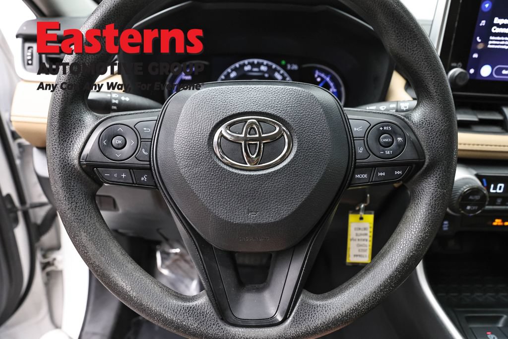 Used 2023 Toyota RAV4 LE AWD/4WD image 10