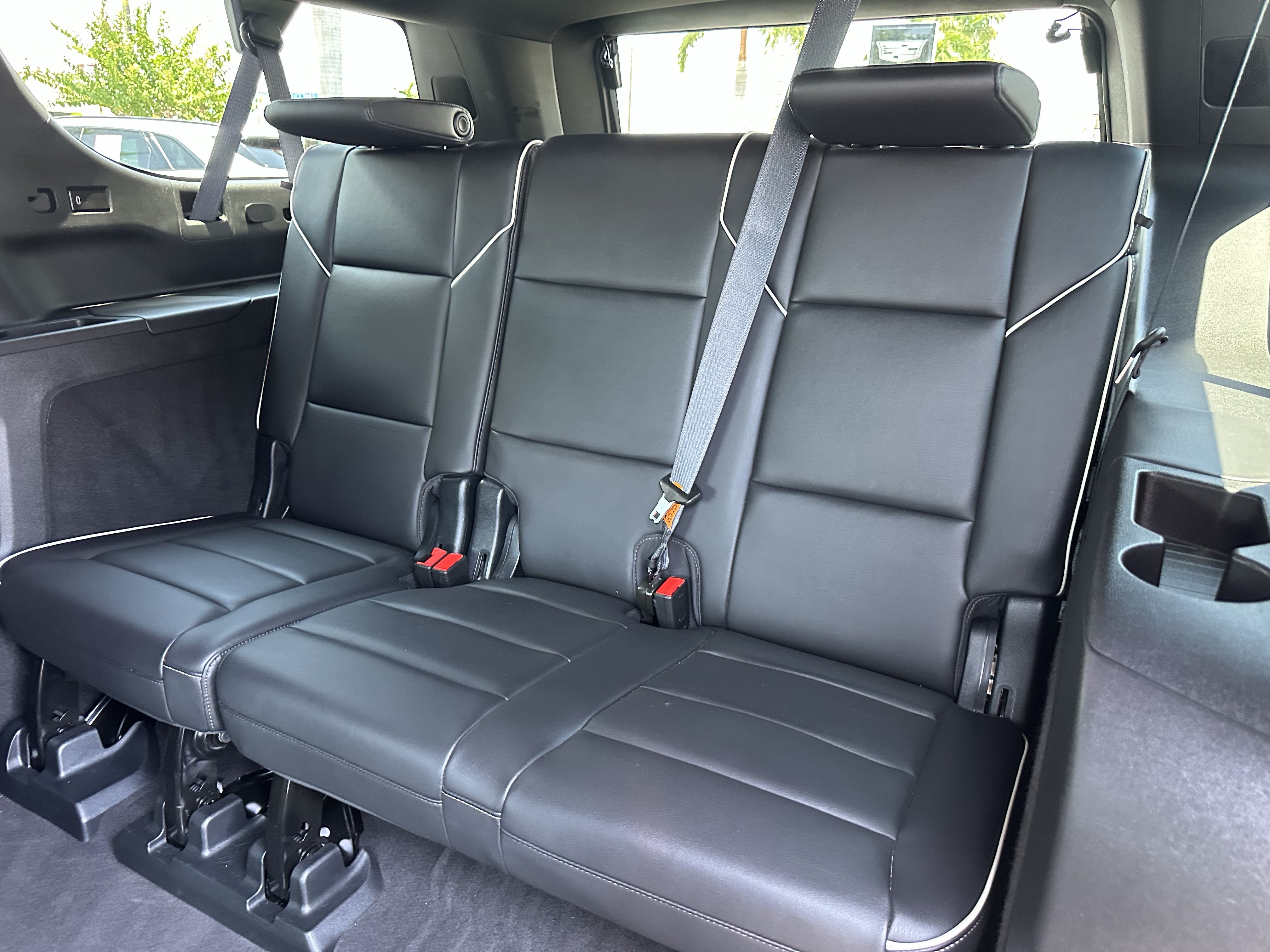 Used 2023 Cadillac Escalade ESV Premium Luxury AWD/4WD image 18