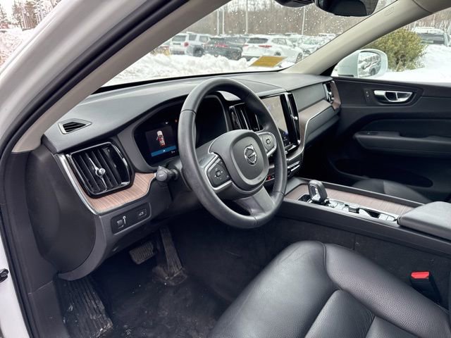 Used 2022 Volvo XC60 B5 Momentum image 23