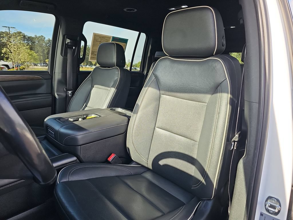 Used 2022 Chevrolet Suburban Premier RWD image 21