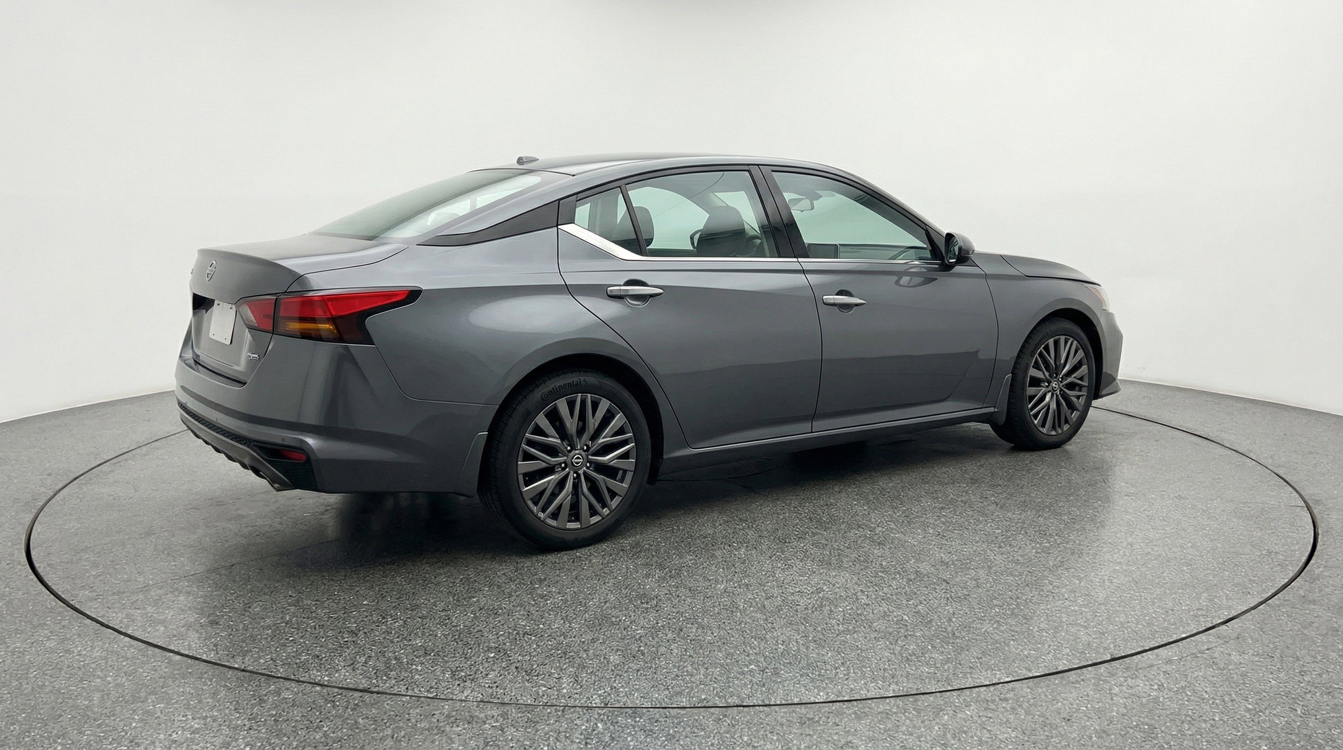 Used 2025 Nissan Altima 2.5 SV image 9