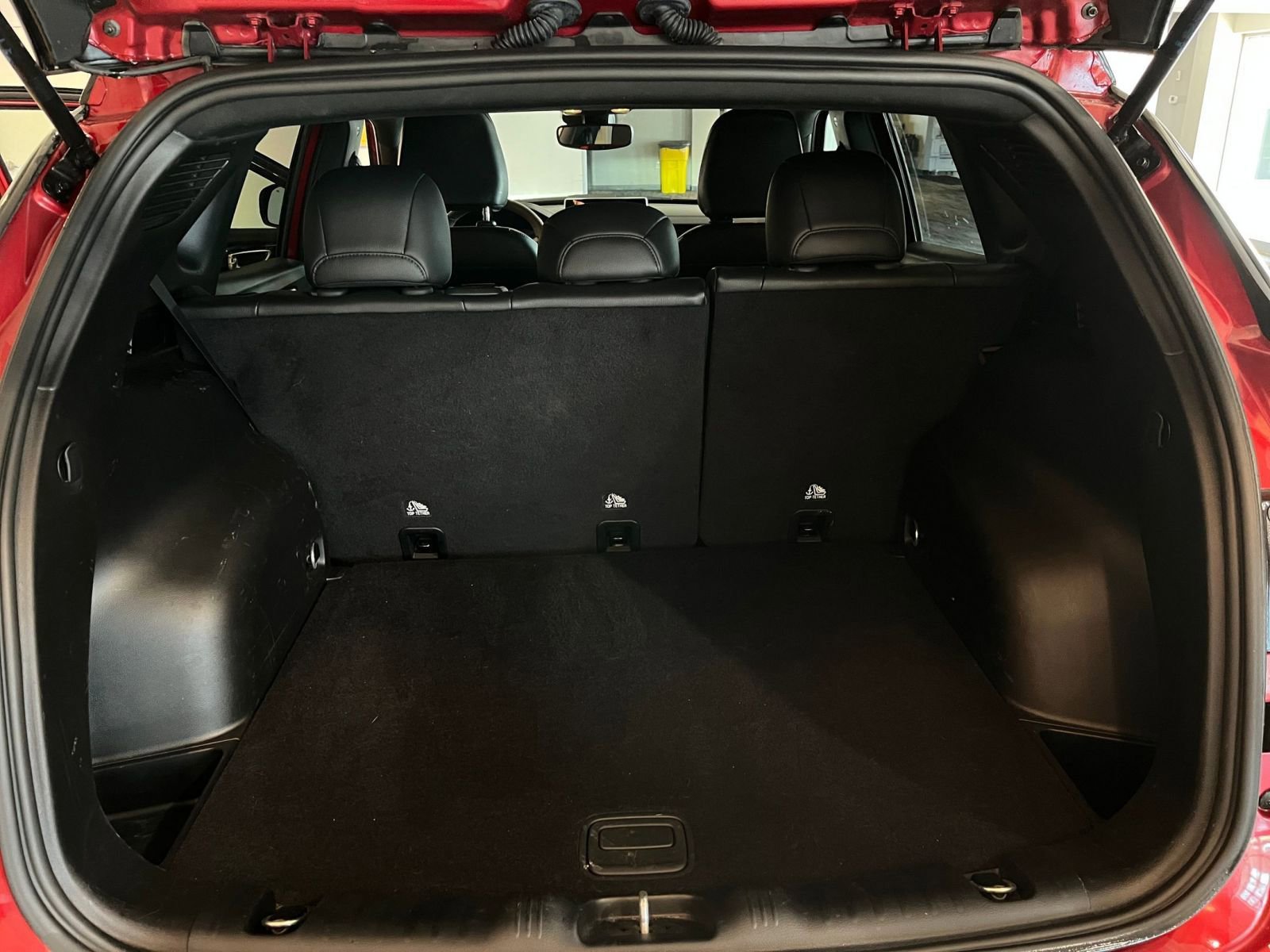Used 2025 Jeep Compass Trailhawk AWD/4WD image 31