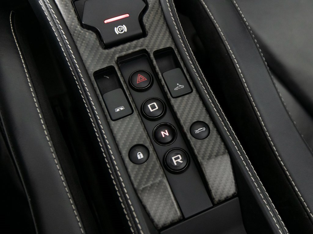 Used 2016 McLaren 675LT Spider image 26