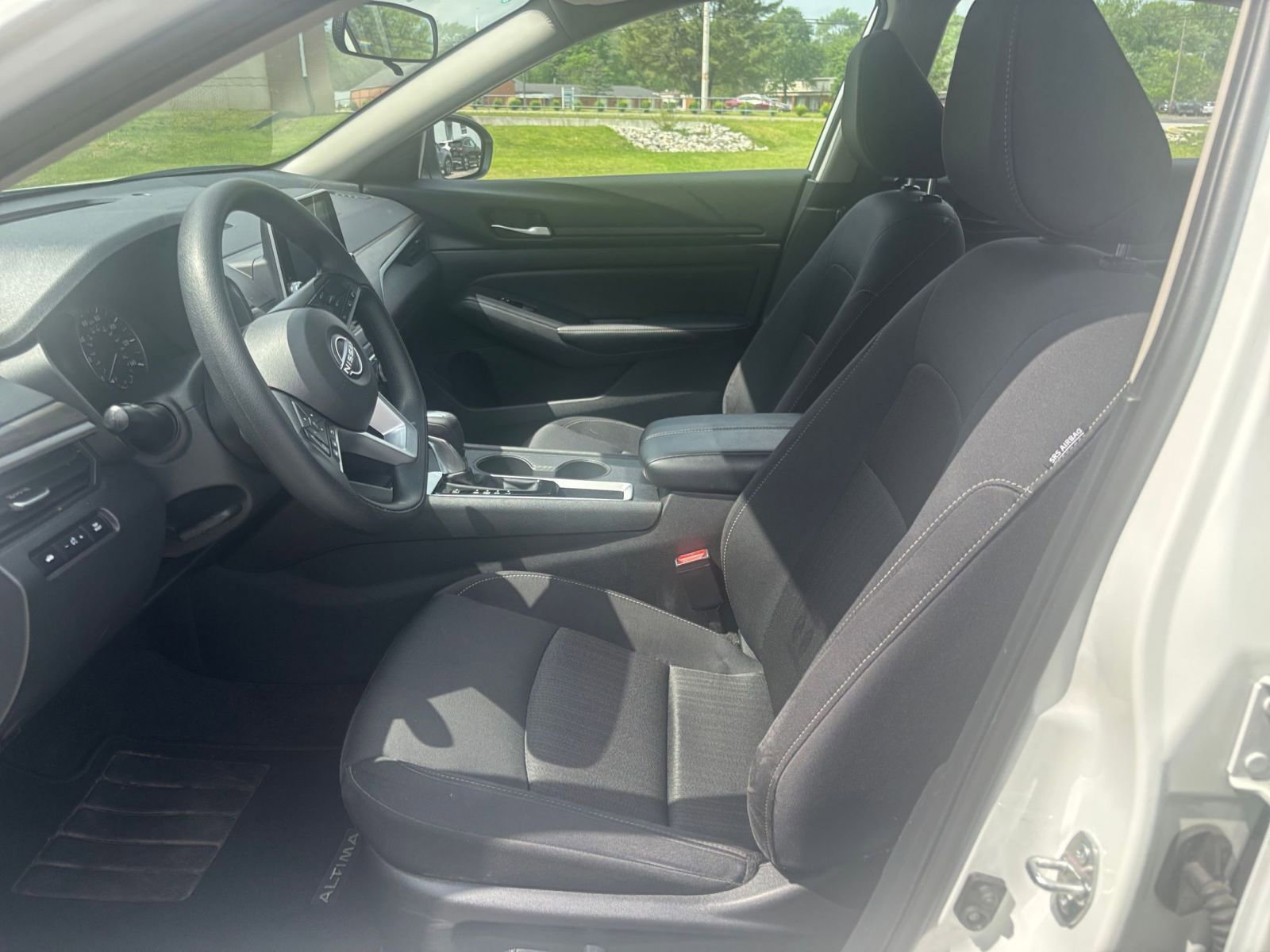 Used 2025 Nissan Altima 2.5 SV FWD image 25