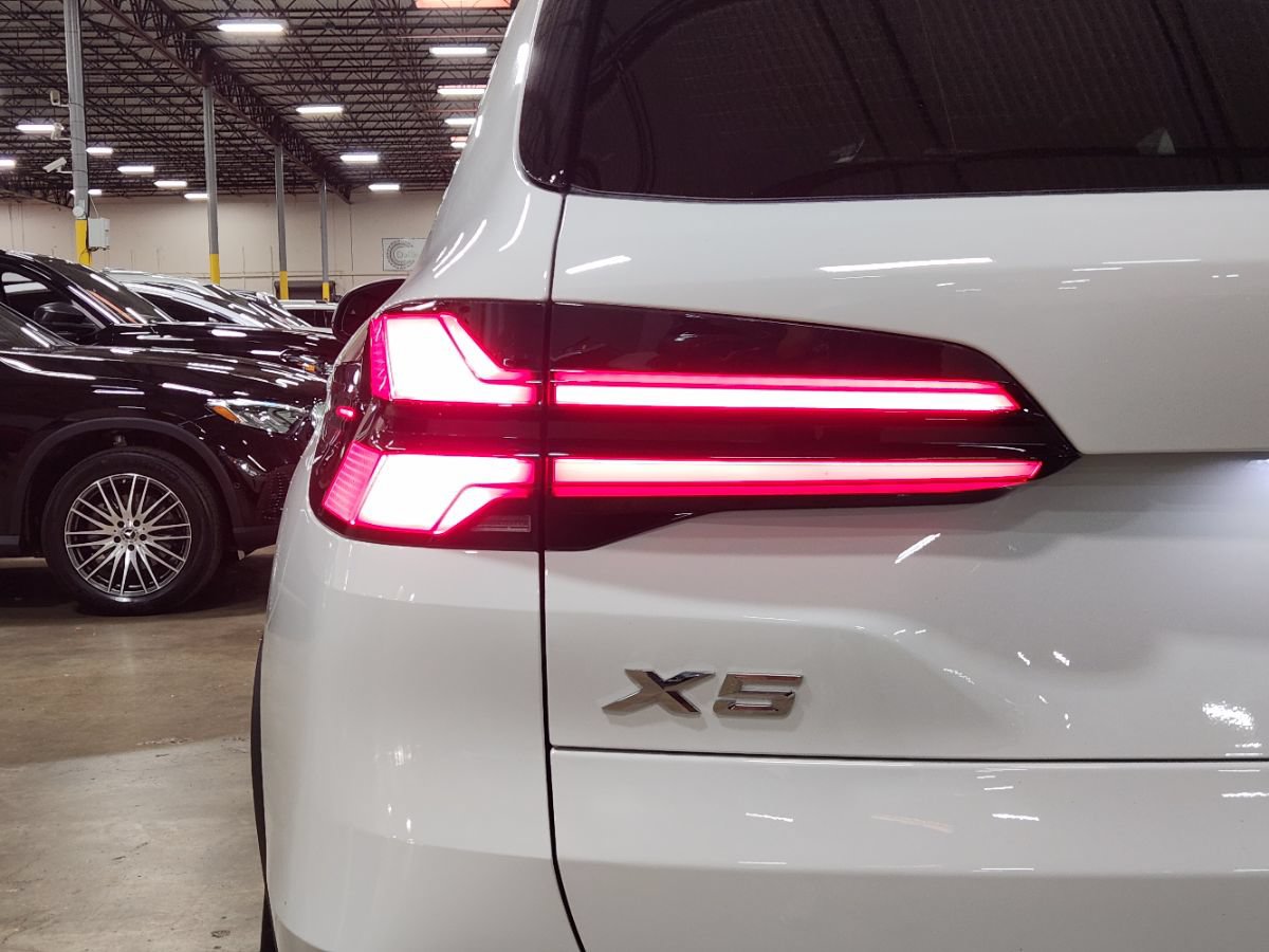 Used 2024 BMW X5 sDrive40i w/ Parking Assistance Package RWD image 19