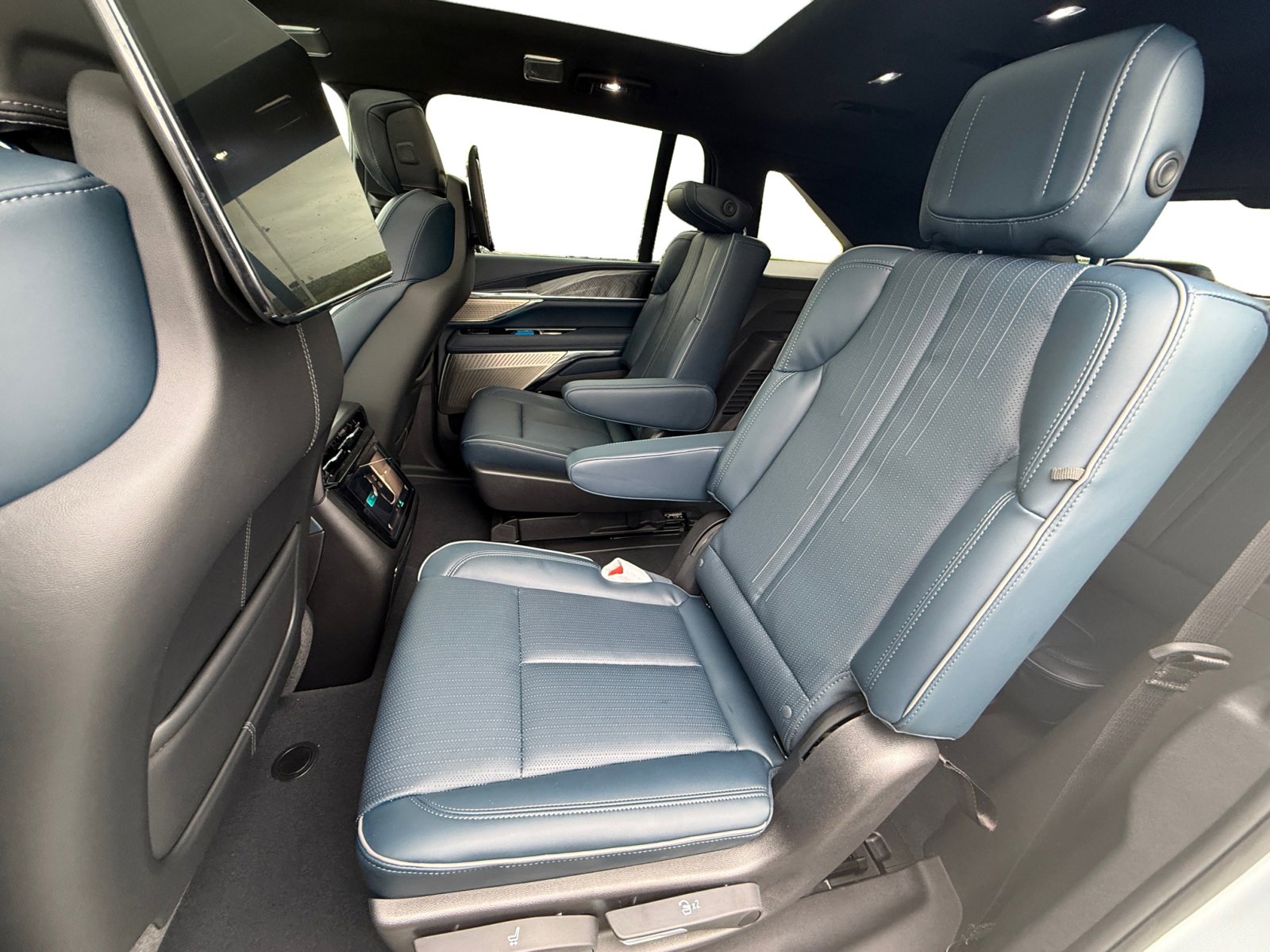 New 2025 Cadillac Escalade IQ Sport 2 image 16