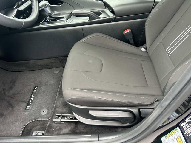 Certified 2025 Hyundai Elantra Sport image 21