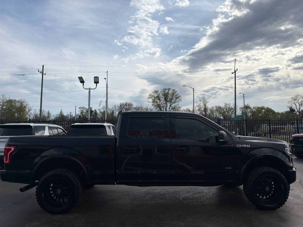 Used 2017 Ford F150 XLT w/ Equipment Group 302A Luxury image 4