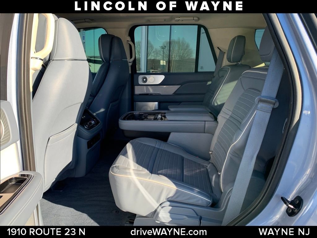 Used 2020 Lincoln Navigator Black Label w/ Cargo Convenience Package image 22