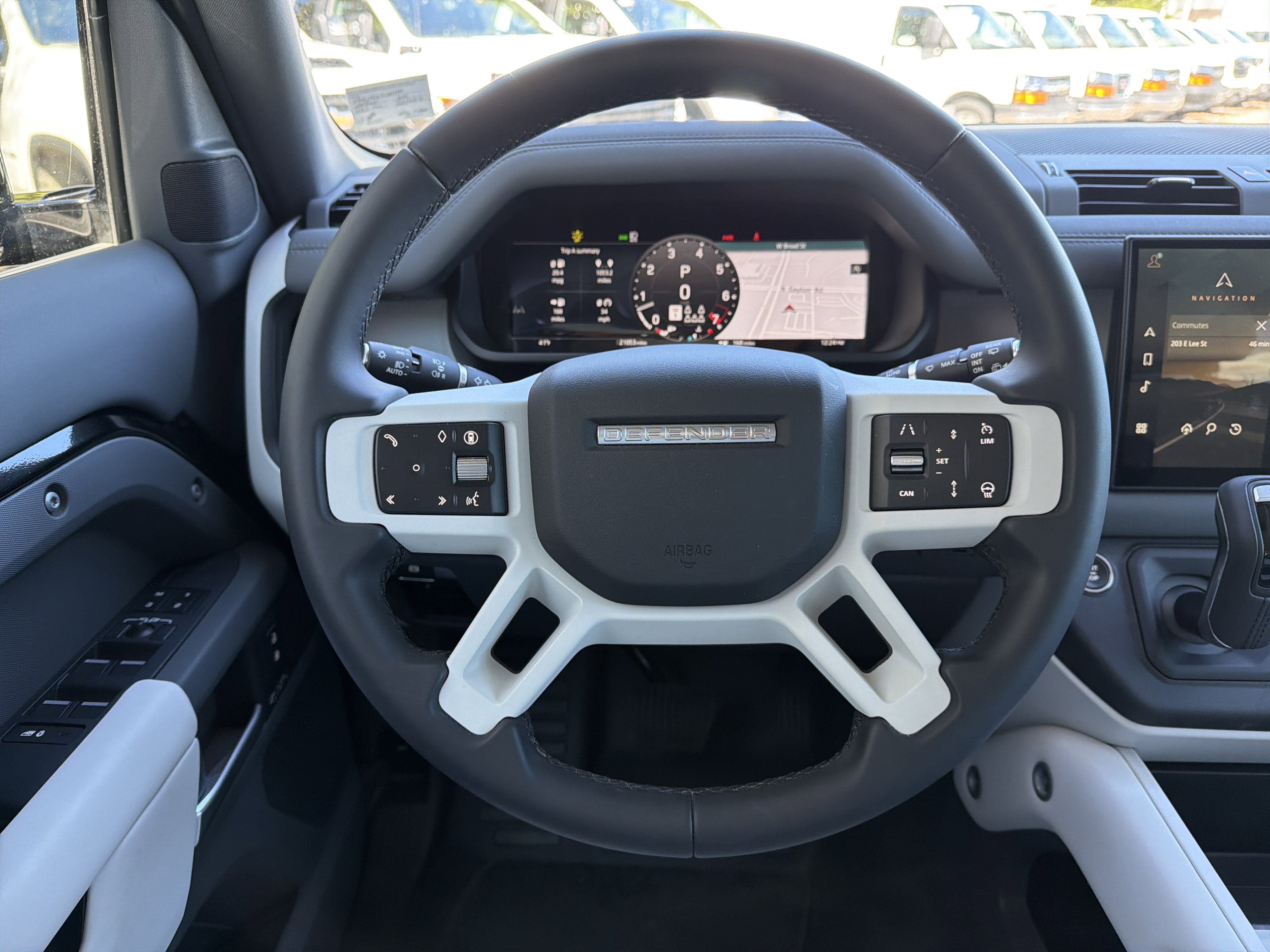 Used 2025 Land Rover Defender 130 X-Dynamic SE image 18