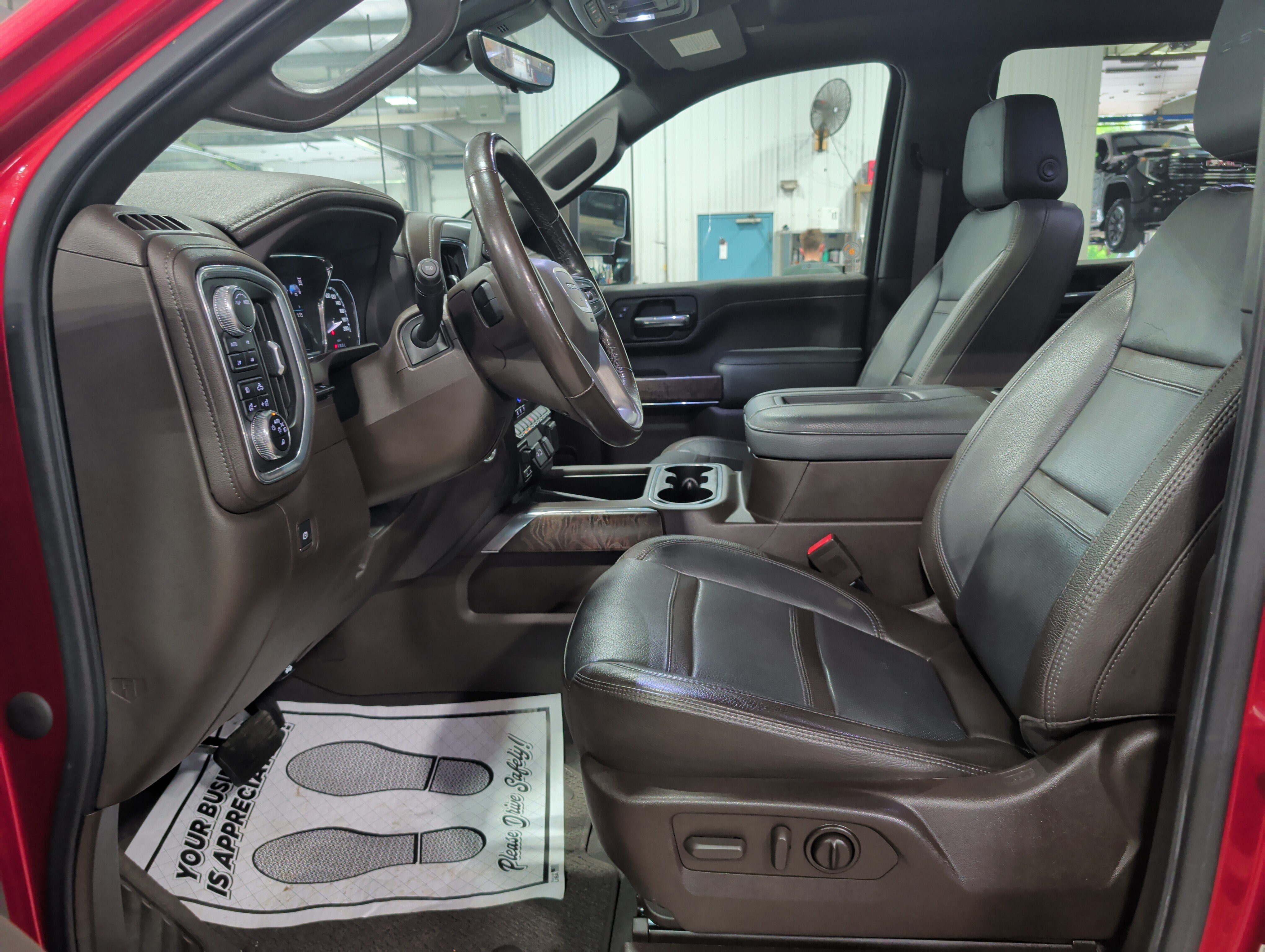 Used 2022 GMC Sierra 3500 Denali w/ Denali Ultimate Package AWD/4WD image 9