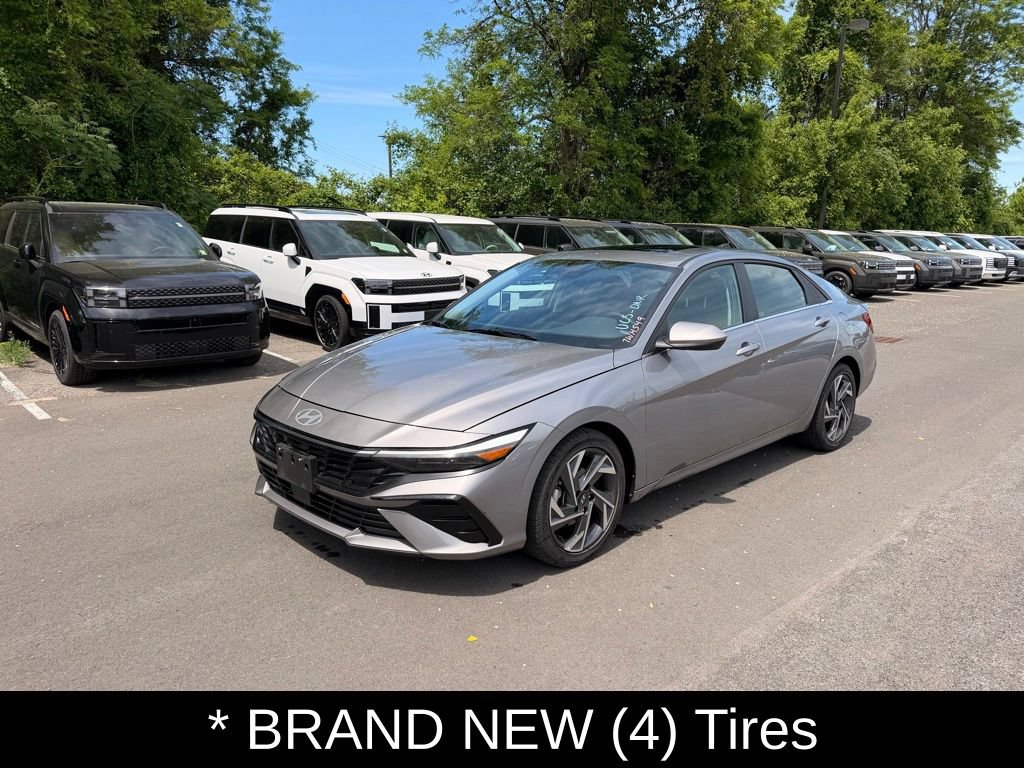 Certified 2025 Hyundai Elantra SEL FWD image 7
