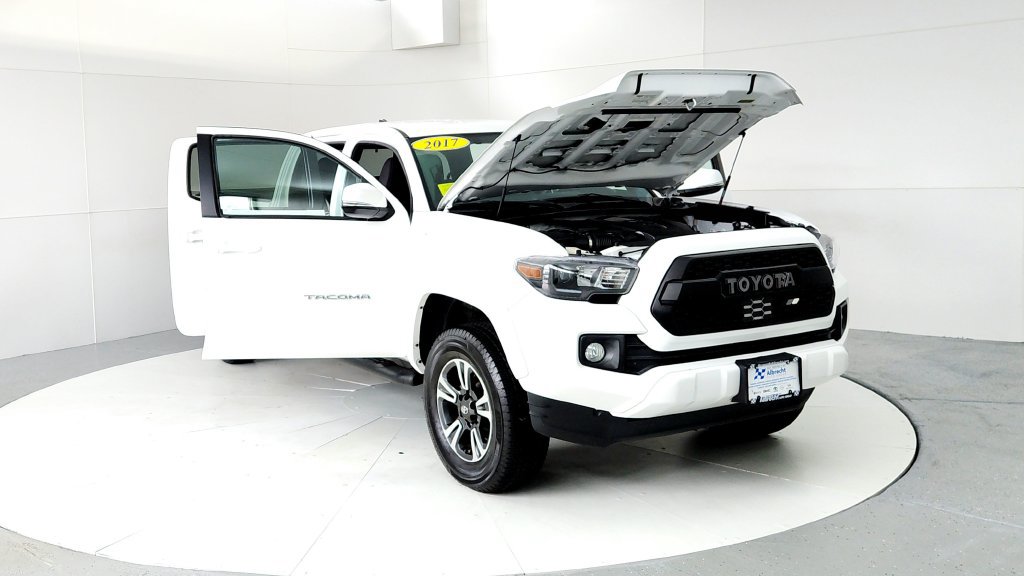 Certified 2017 Toyota Tacoma TRD Sport w/ Tow Package RWD image 9
