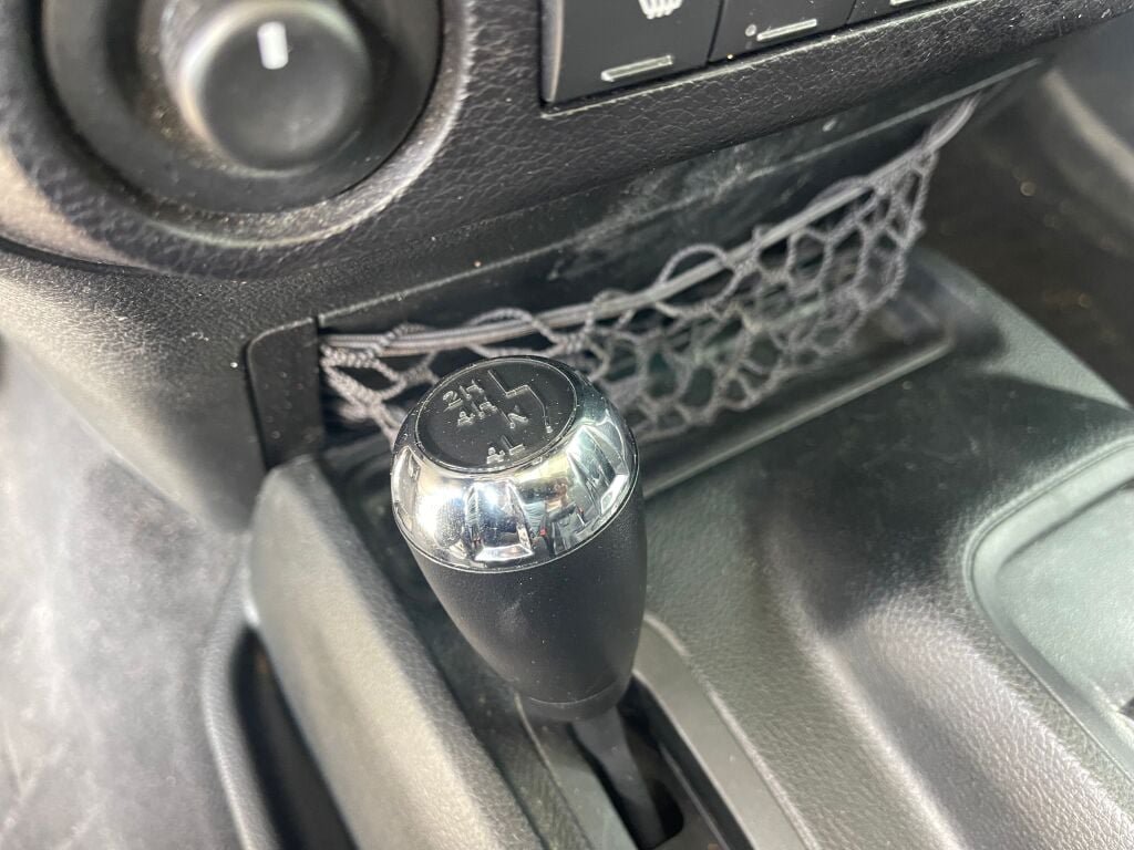 Used 2018 Jeep Wrangler Unlimited Rubicon w/ Cold Weather Group AWD/4WD image 13