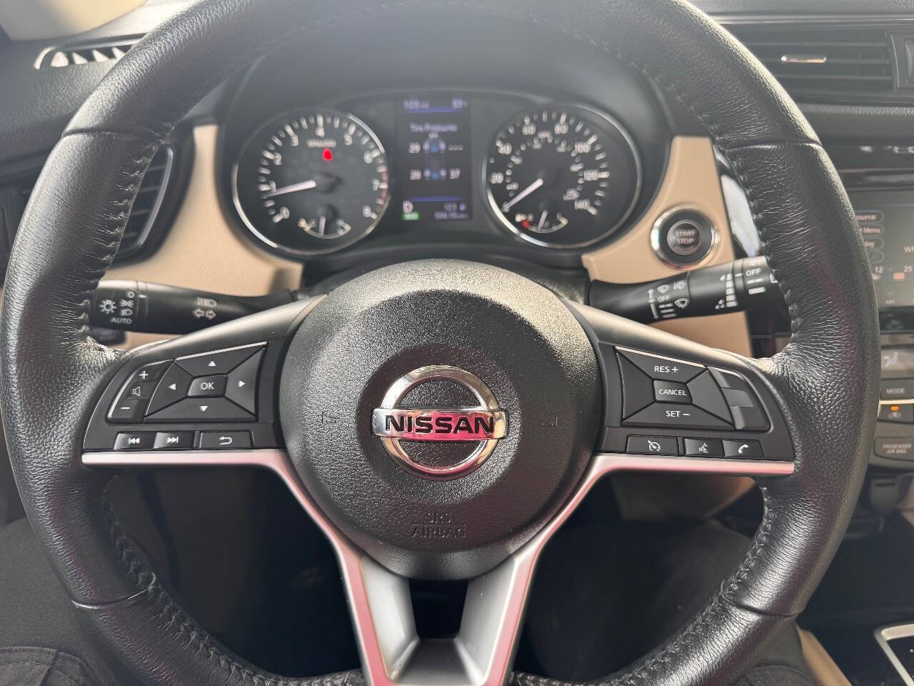 Used 2018 Nissan Rogue SV image 19