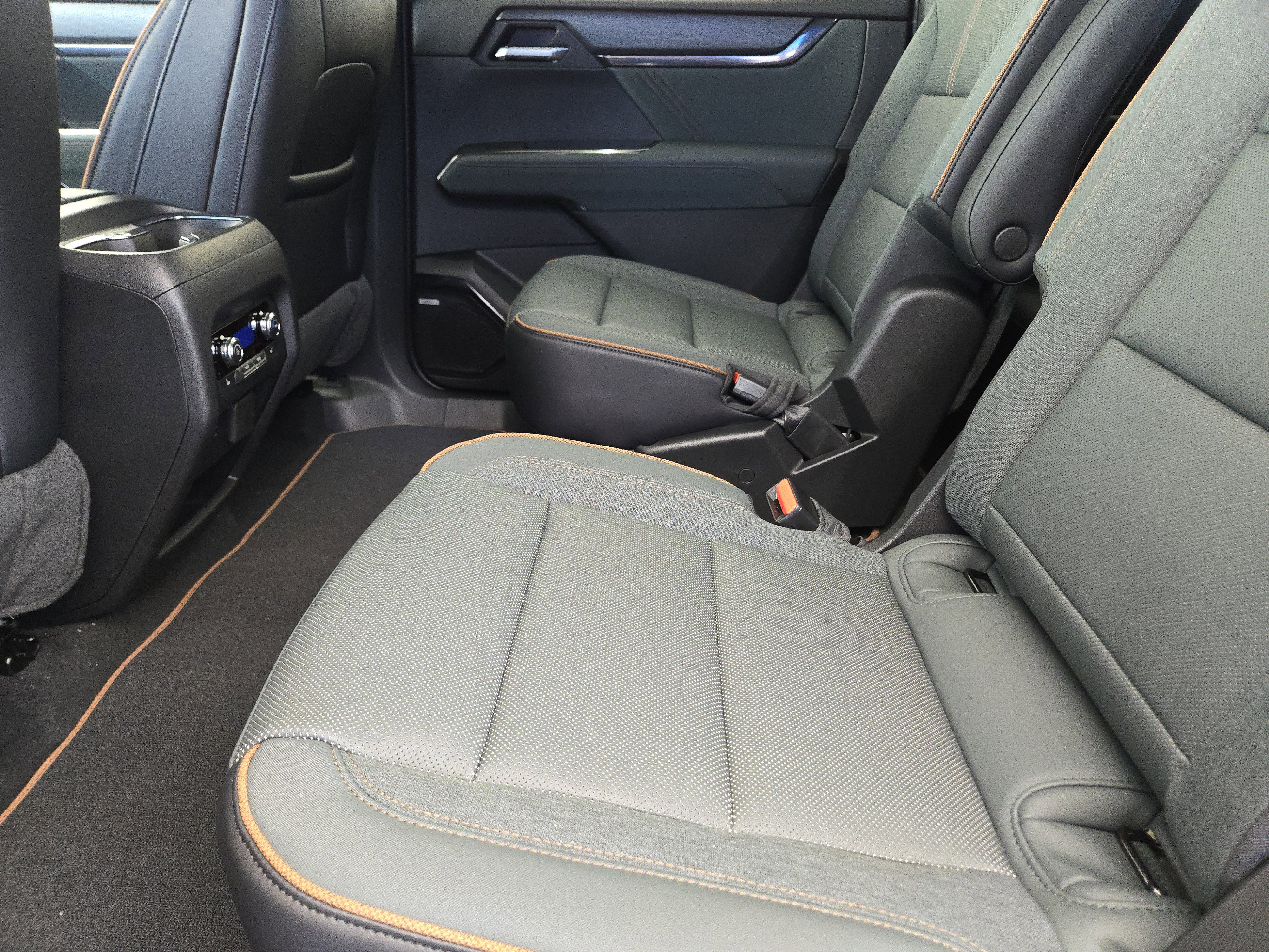 New 2026 GMC Acadia AT4 w/ Luxury Package image 22