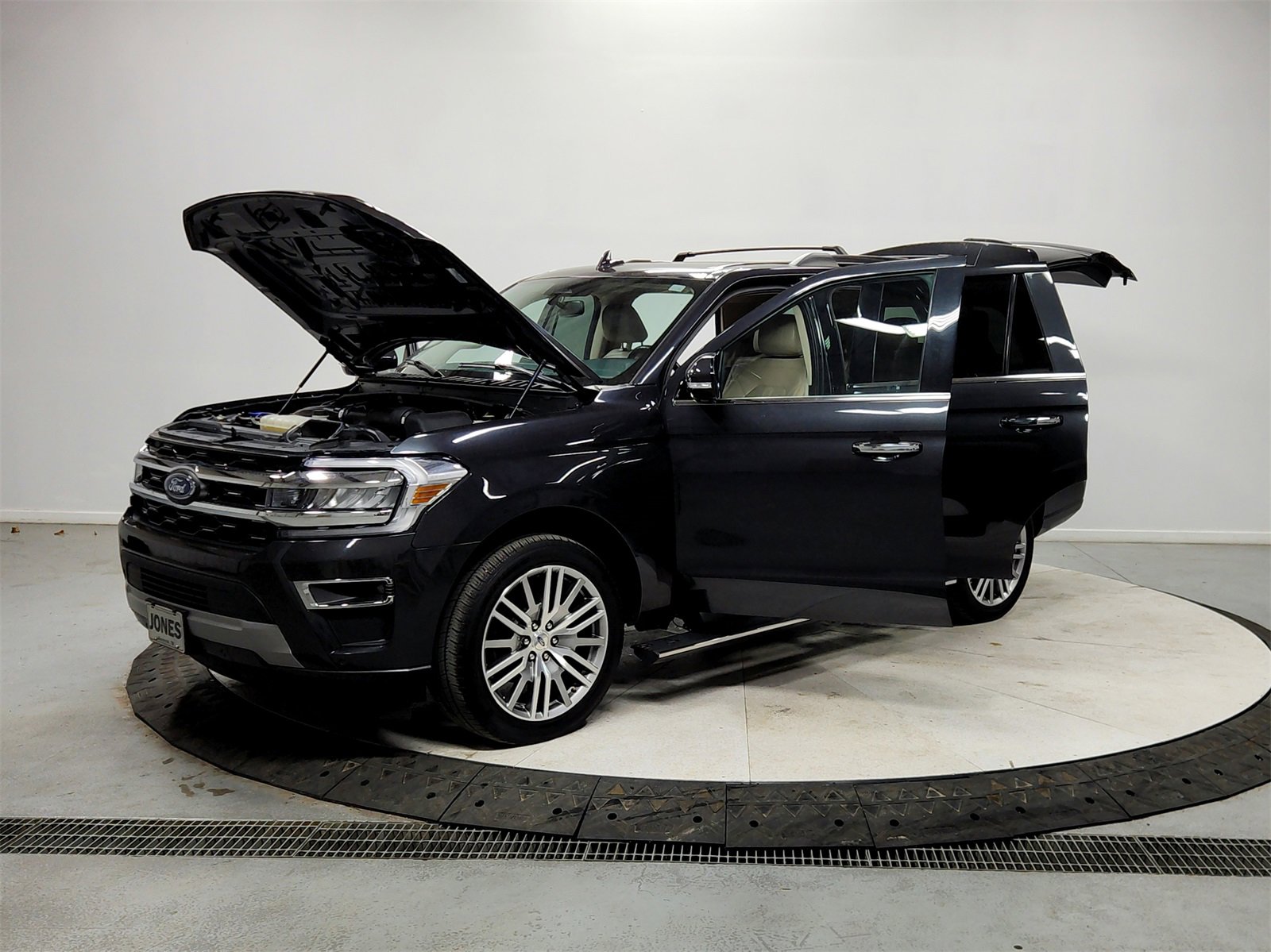 Used 2024 Ford Expedition Limited image 11