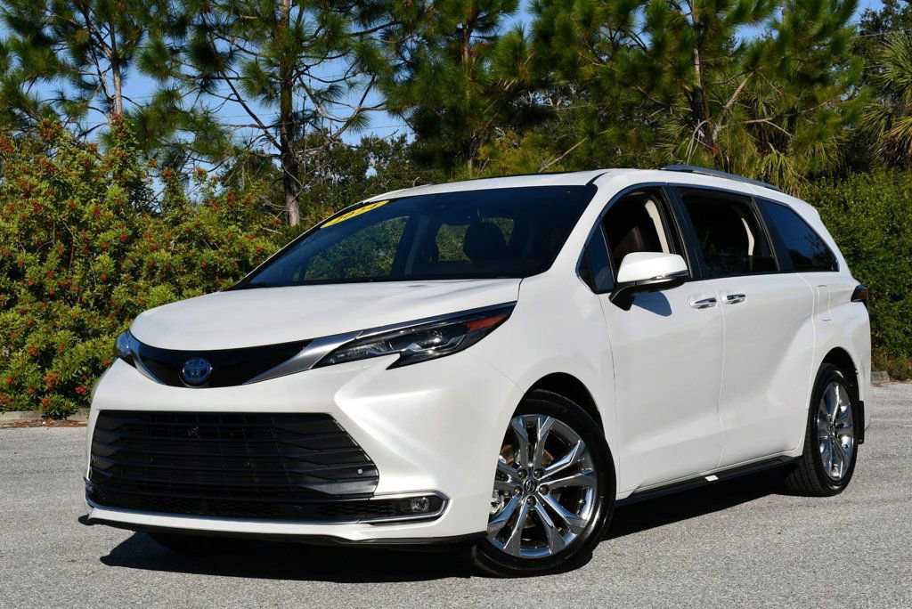 Used 2024 Toyota Sienna Platinum image 25