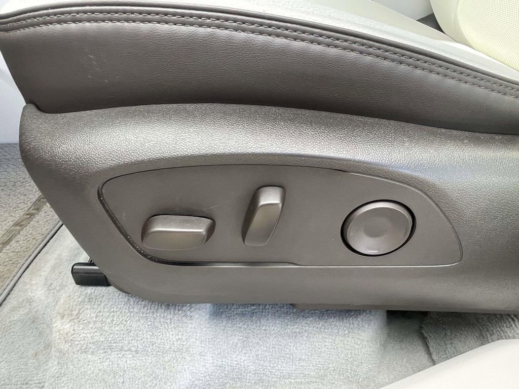 Used 2024 GMC Acadia Denali image 17