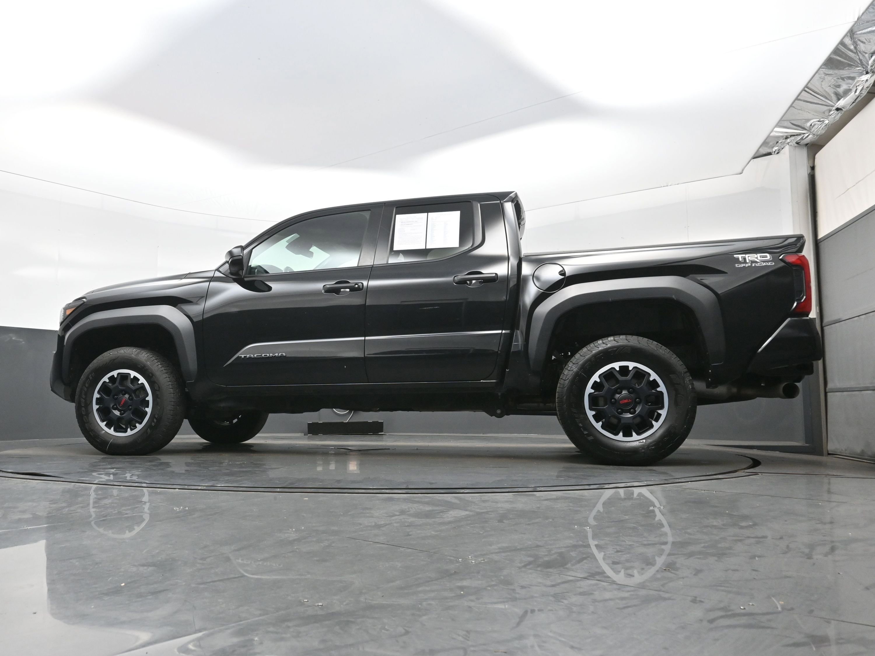 Used 2024 Toyota Tacoma TRD Off-Road AWD/4WD image 27
