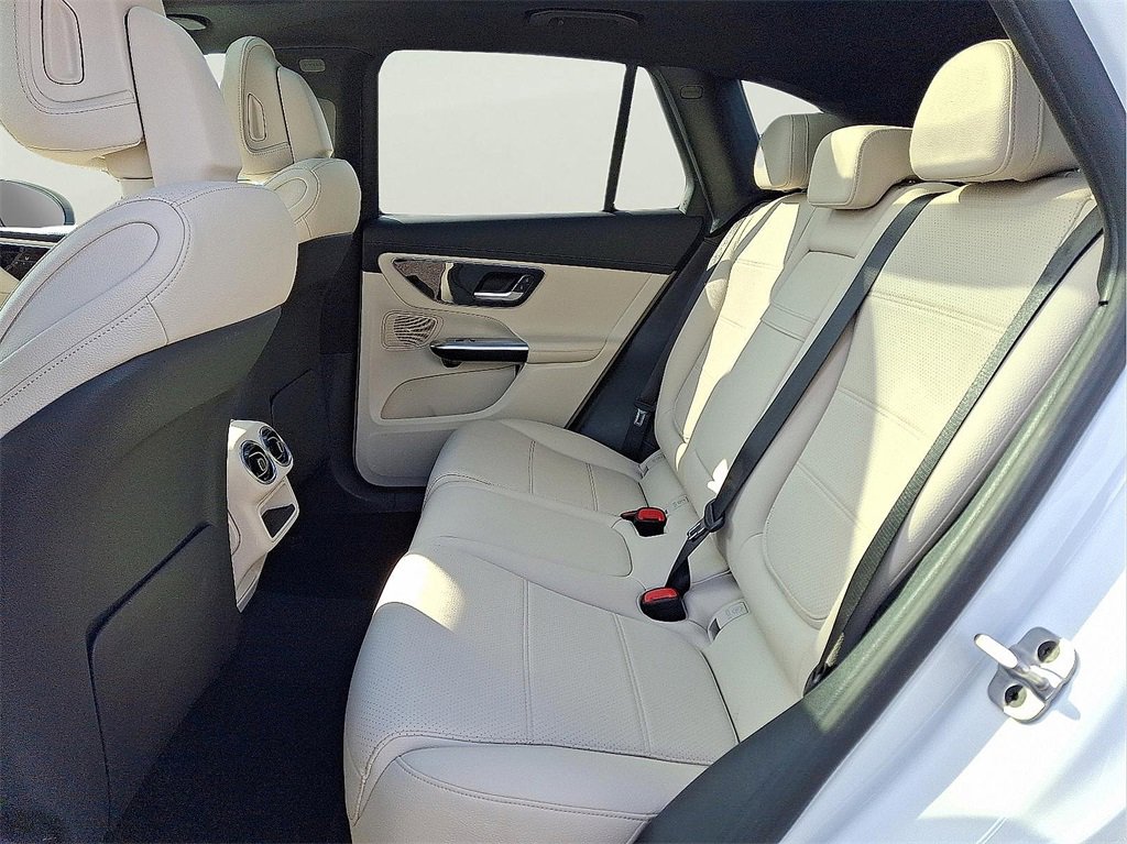 Used 2023 Mercedes-Benz GLC 300 4MATIC image 11