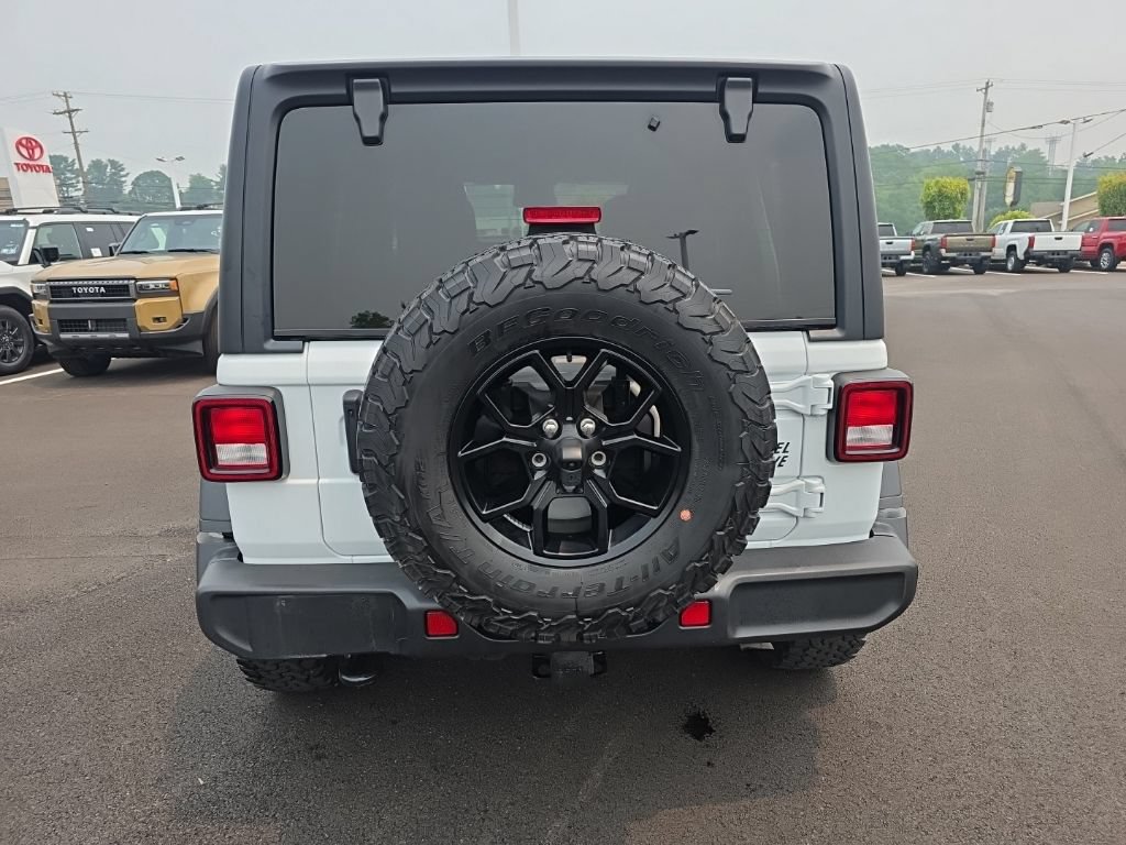 Used 2024 Jeep Wrangler Unlimited Sport AWD/4WD image 5
