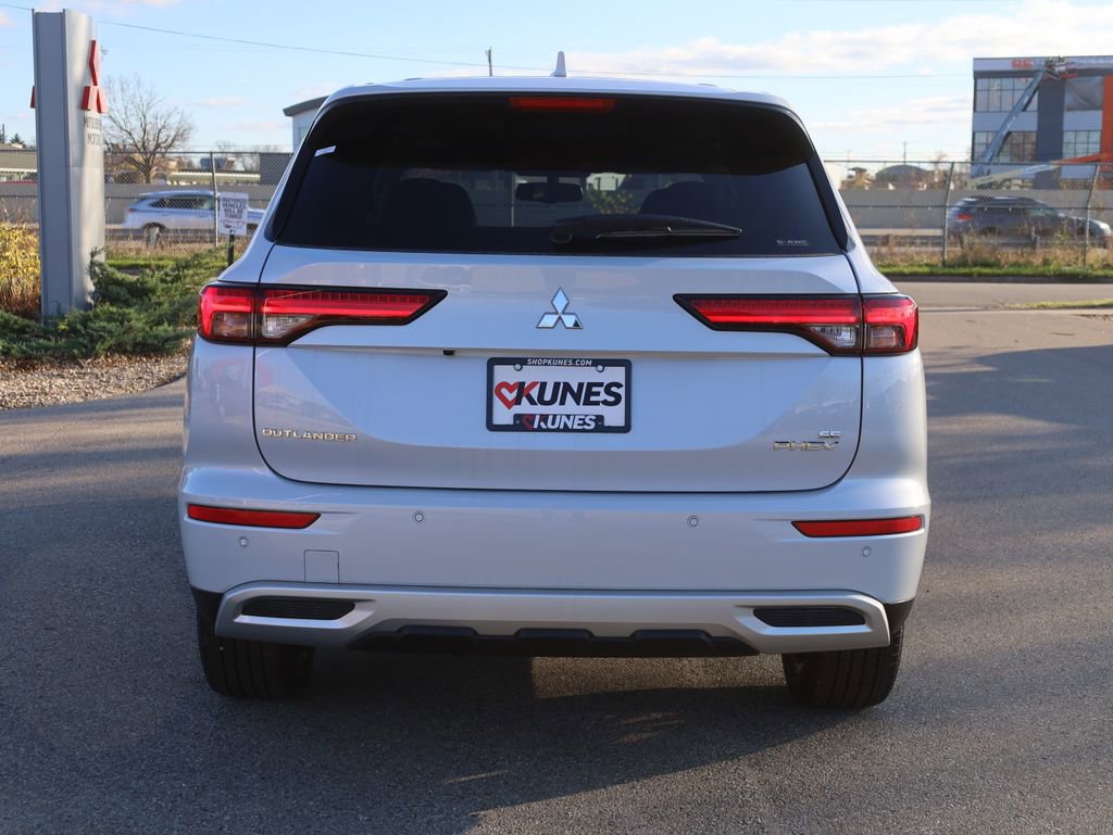 New 2025 Mitsubishi Outlander SE image 8
