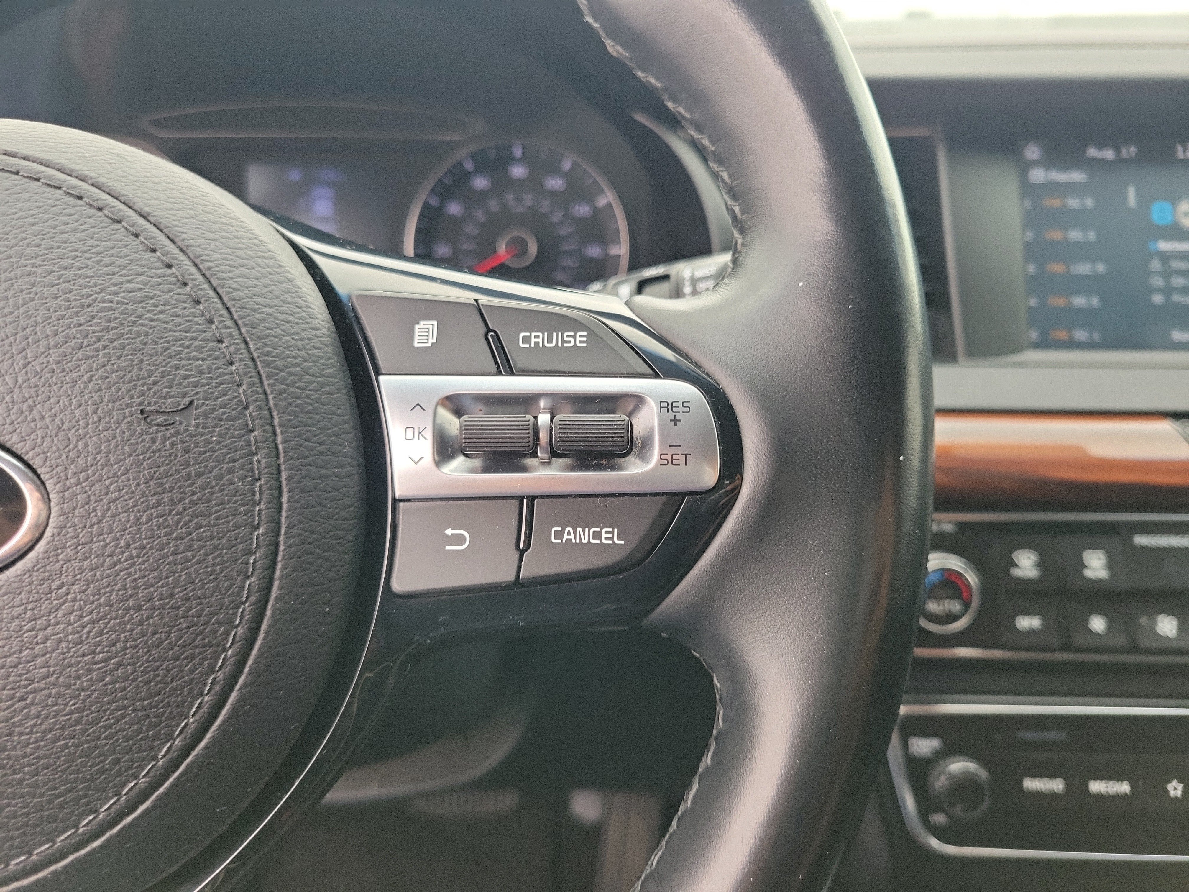 Used 2019 Kia Cadenza Premium FWD image 23