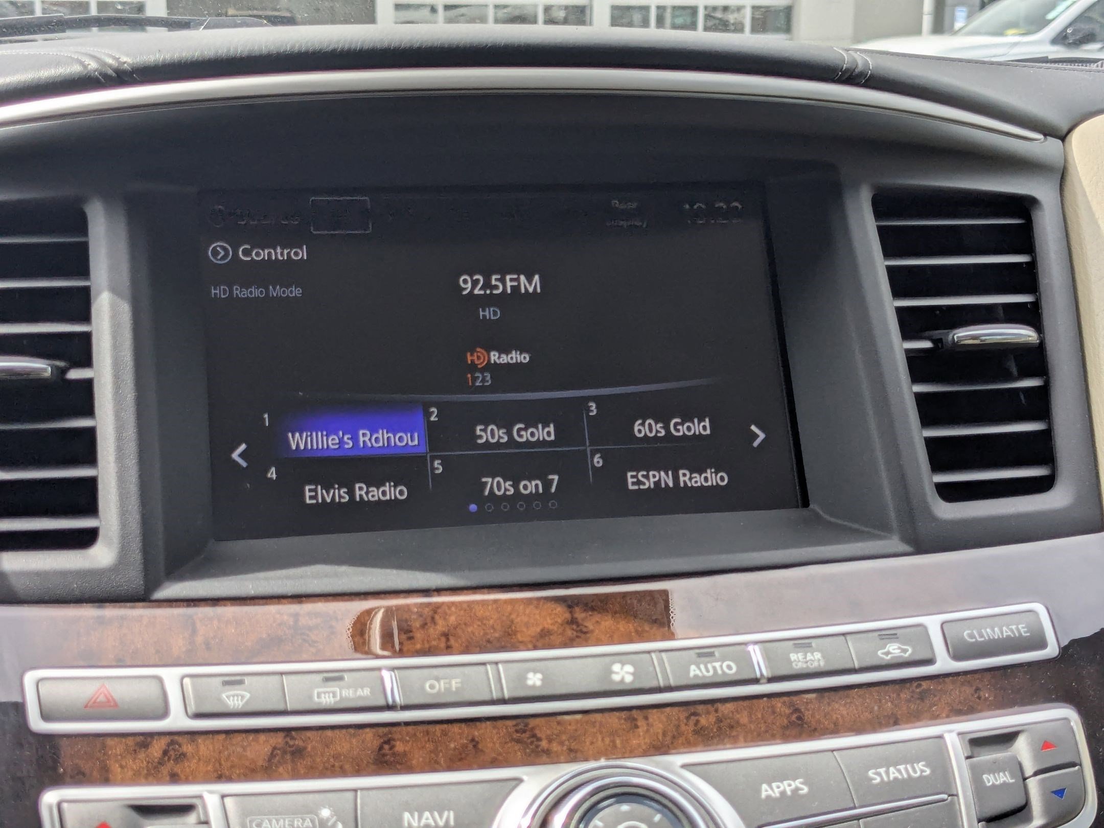 Used 2017 INFINITI QX60 Luxe w/ Deluxe Technology Package image 25