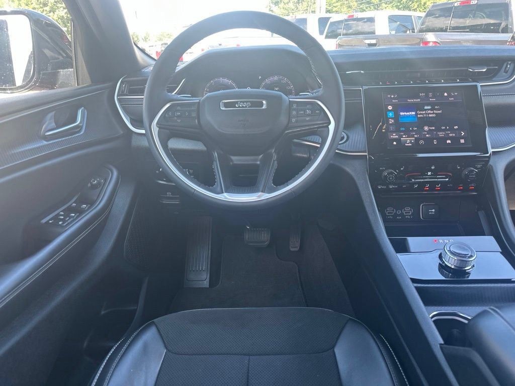 Used 2023 Jeep Grand Cherokee Altitude AWD/4WD image 20