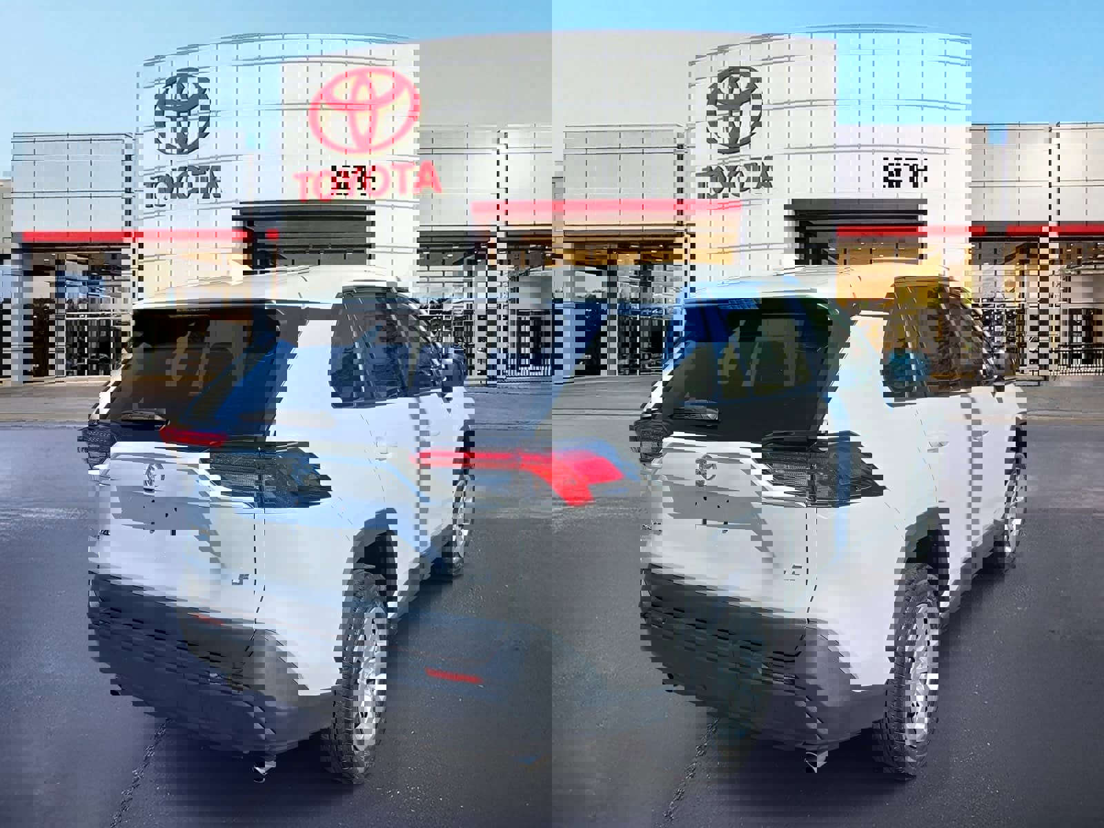 Used 2023 Toyota RAV4 LE image 5