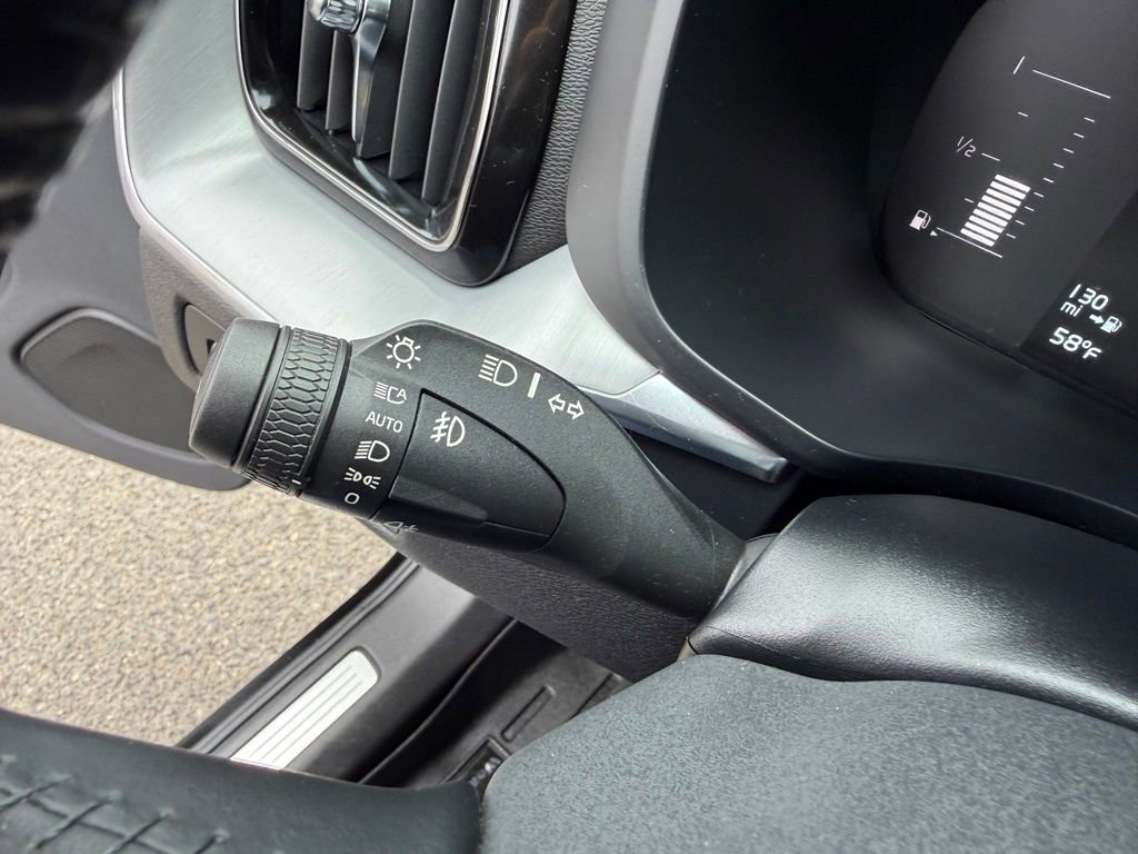 Used 2019 Volvo XC60 T5 Momentum image 25