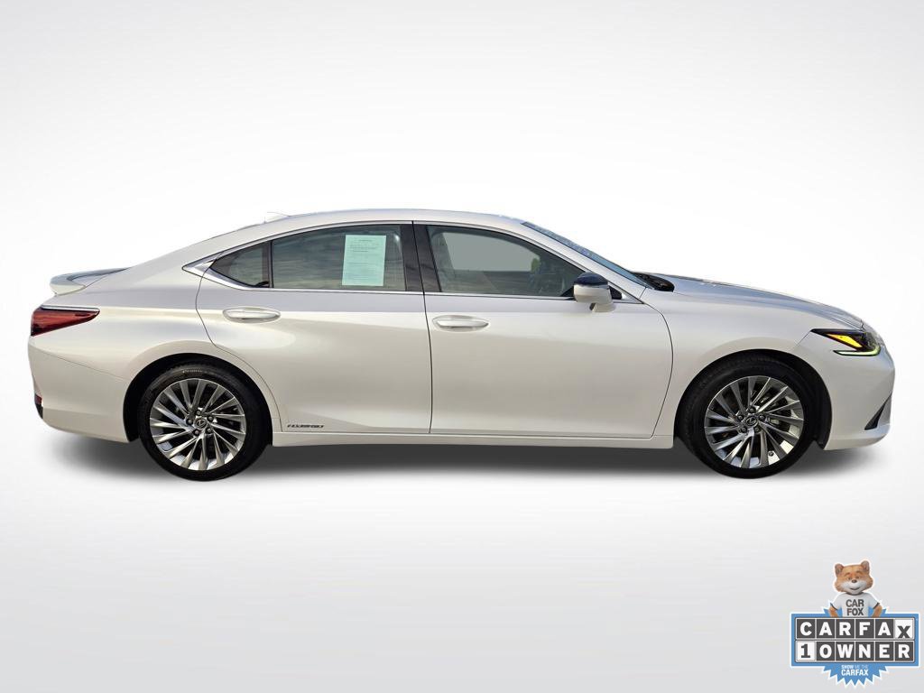 Used 2021 Lexus ES 300h Ultra Luxury w/ Accessory Package FWD image 8