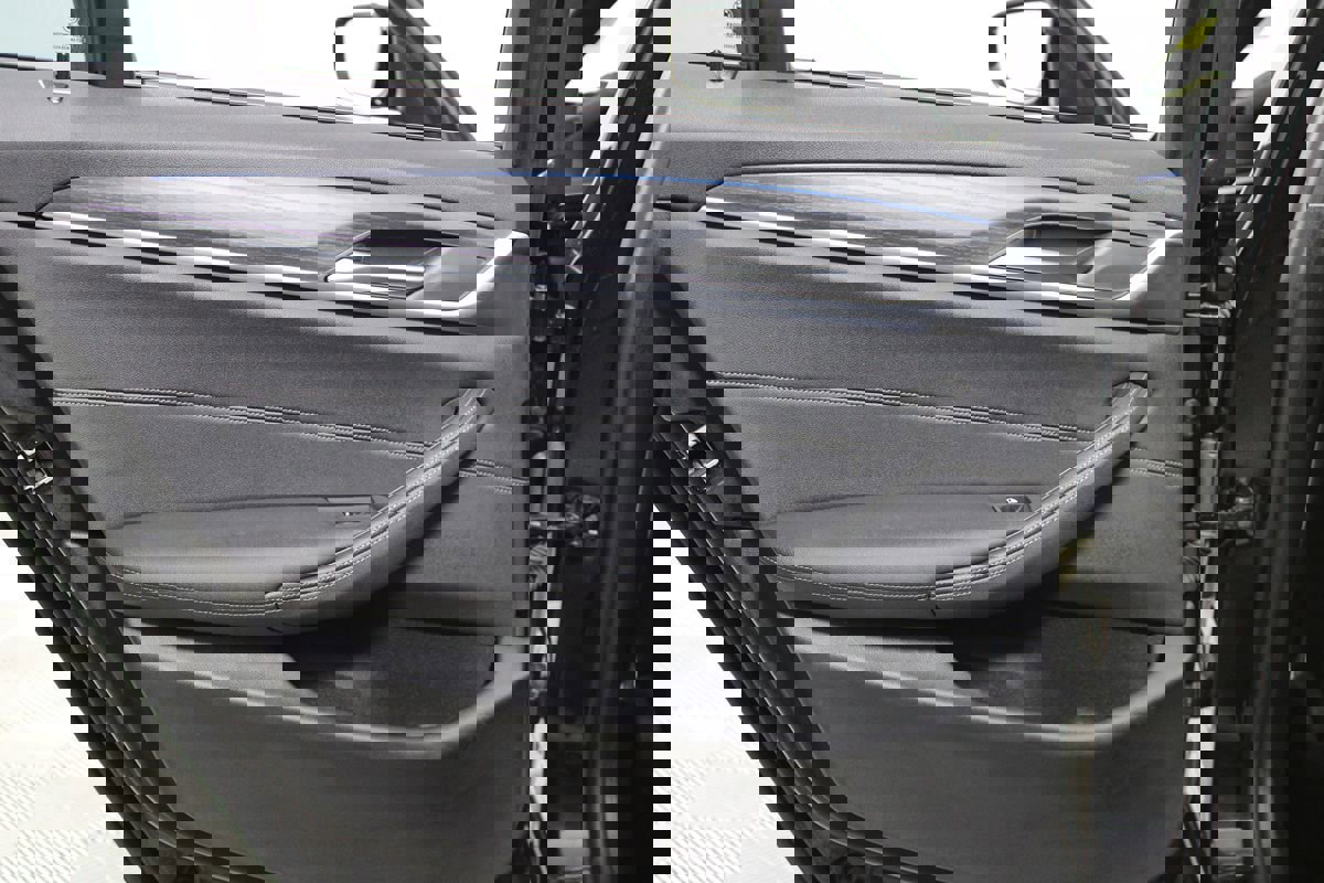 Used 2023 BMW 530e w/ M Sport Package image 26