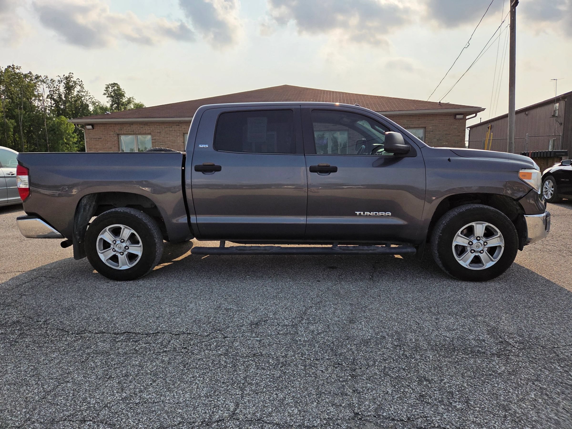 Used 2017 Toyota Tundra SR5 w/ SR5 Upgrade Package RWD image 4