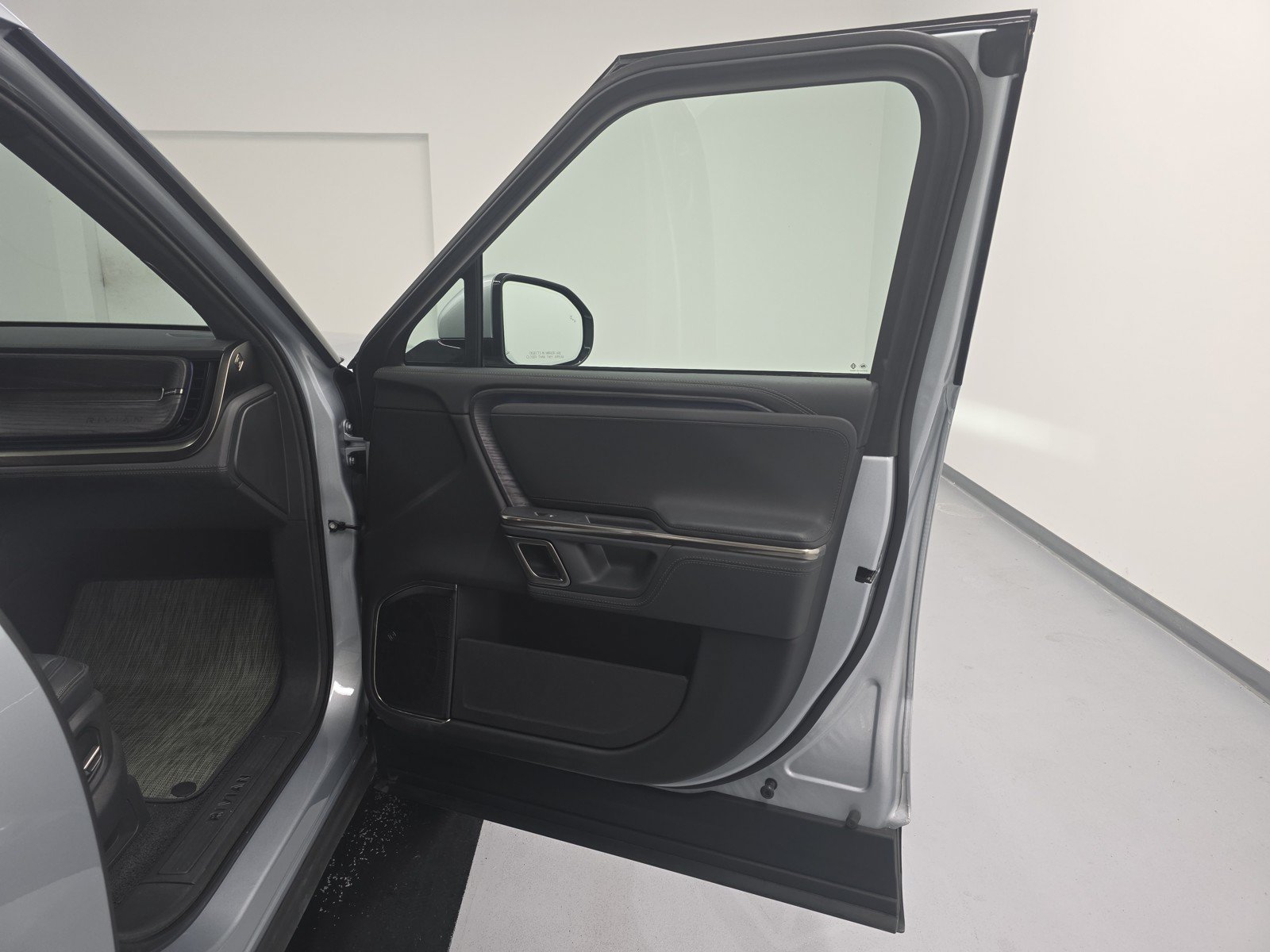Used 2023 Rivian R1T Adventure AWD/4WD image 18