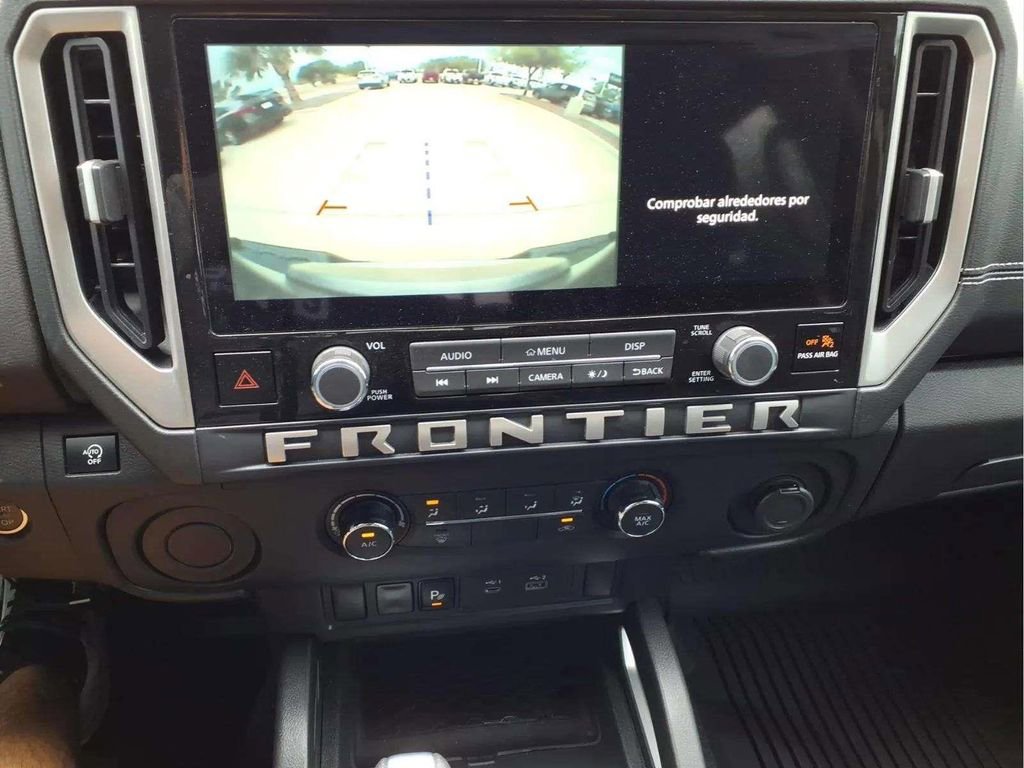 Used 2025 Nissan Frontier SV image 15