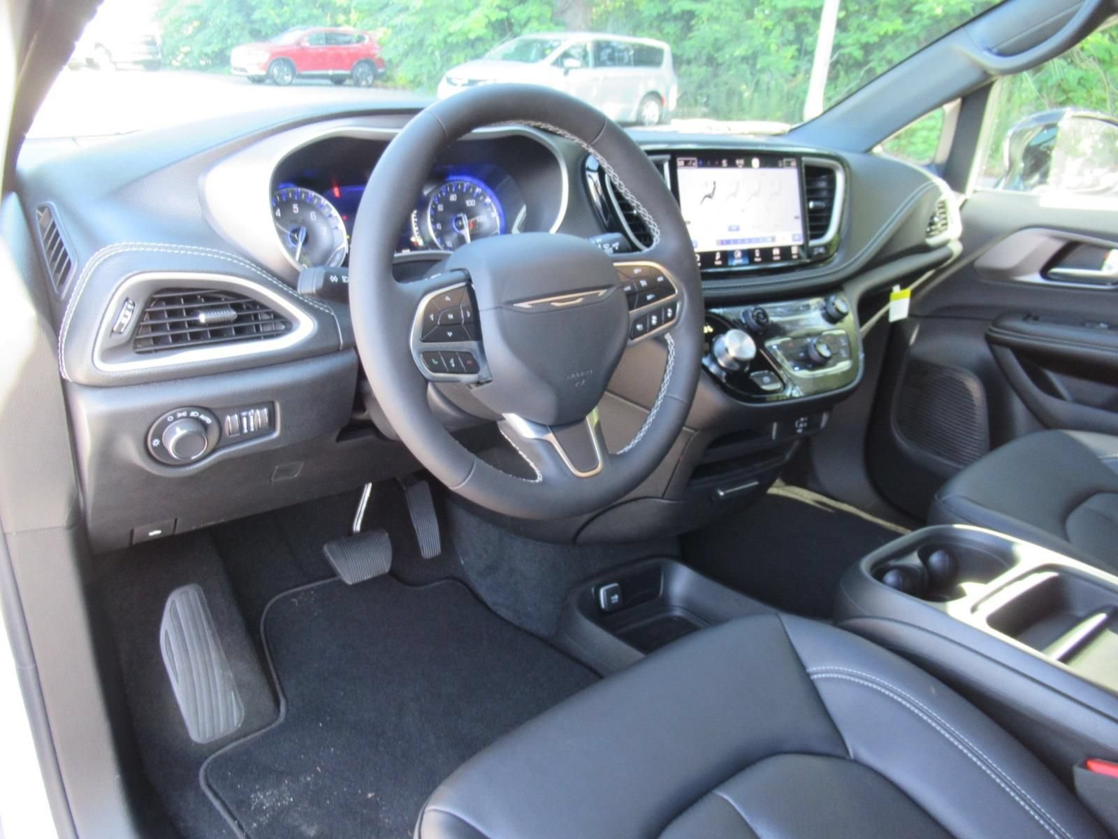 New 2027 Chrysler Pacifica Select FWD image 18