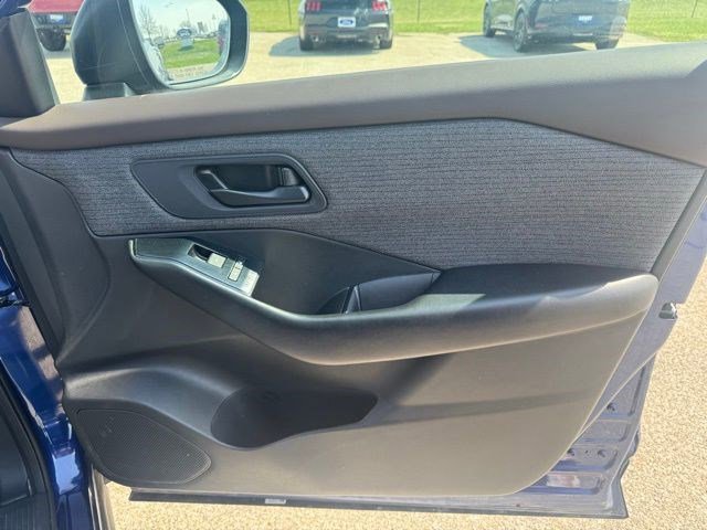 Used 2023 Nissan Rogue S image 34