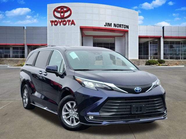 Used 2025 Toyota Sienna XLE
