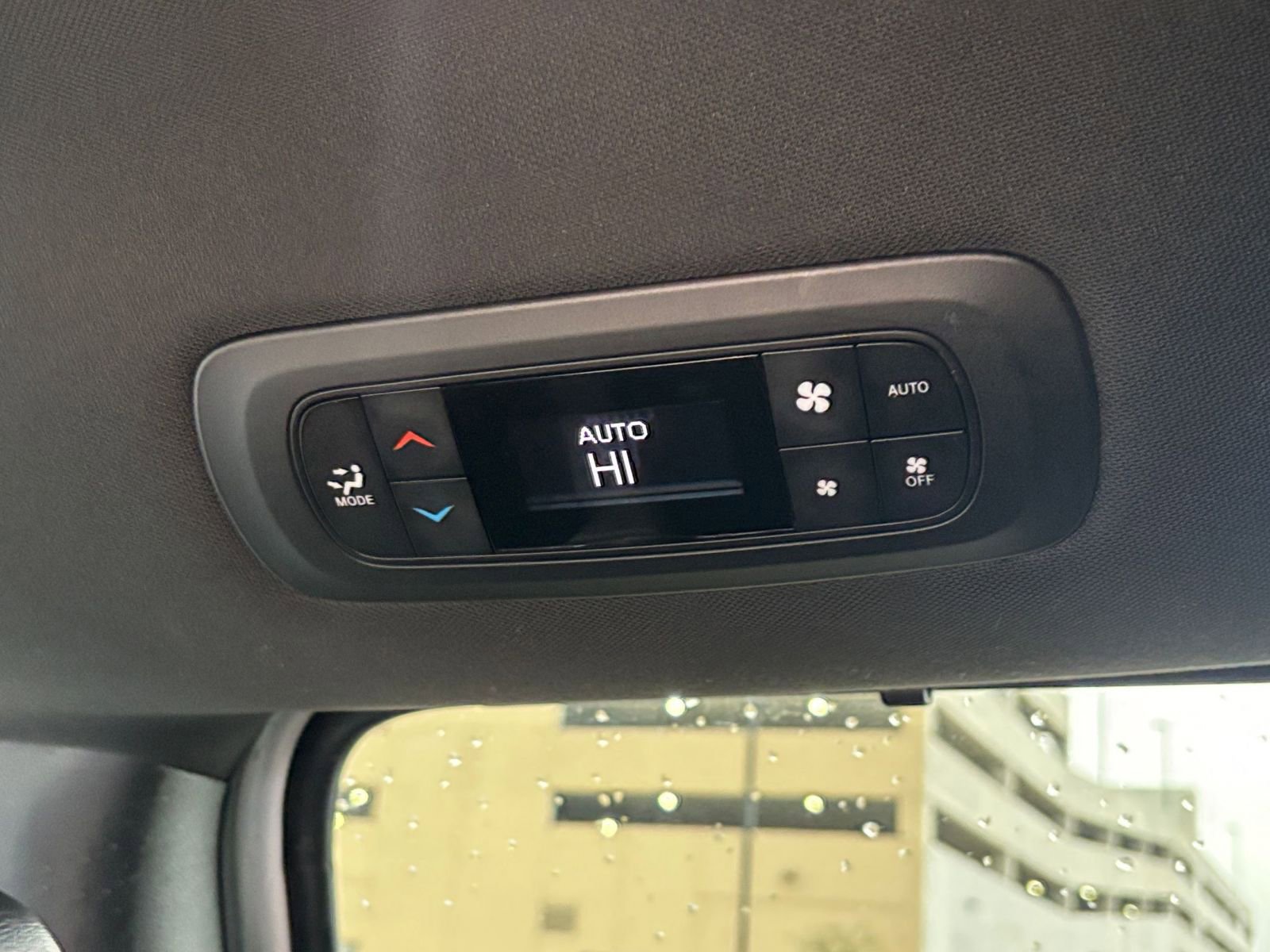 Used 2025 Chrysler Pacifica Select image 24