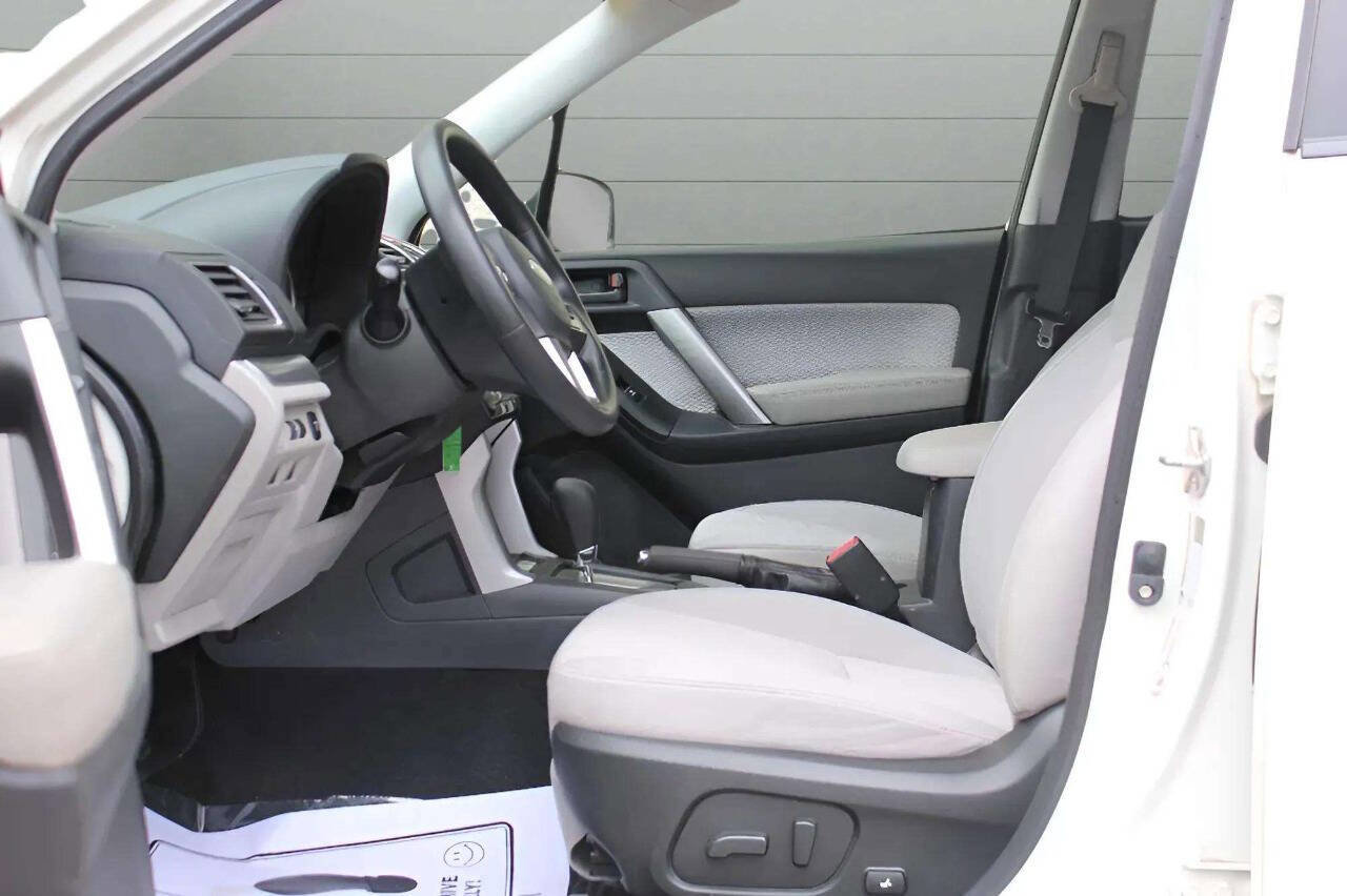 Used 2017 Subaru Forester 2.5i Premium w/ All-Weather Package image 19