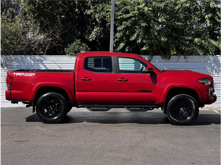 Used 2016 Toyota Tacoma TRD Sport AWD/4WD image 13