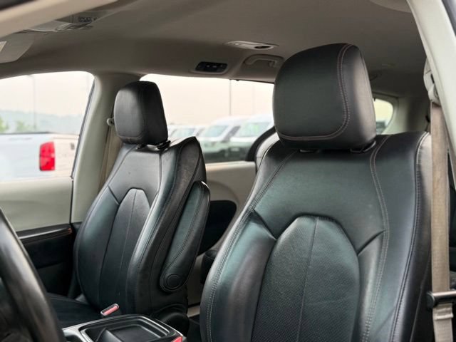 Used 2019 Chrysler Pacifica Touring-L FWD image 10