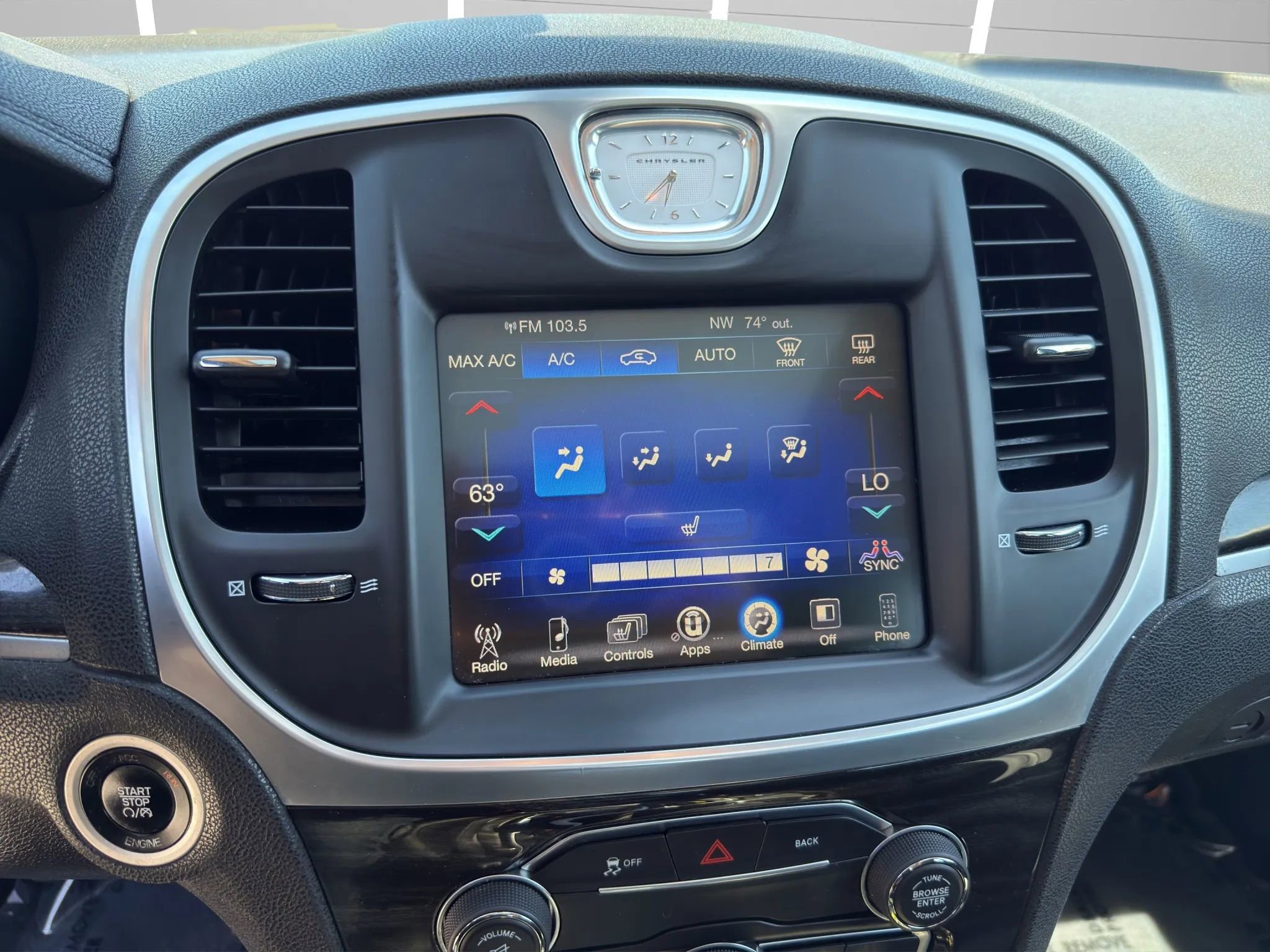 Used 2015 Chrysler 300 Limited RWD image 18