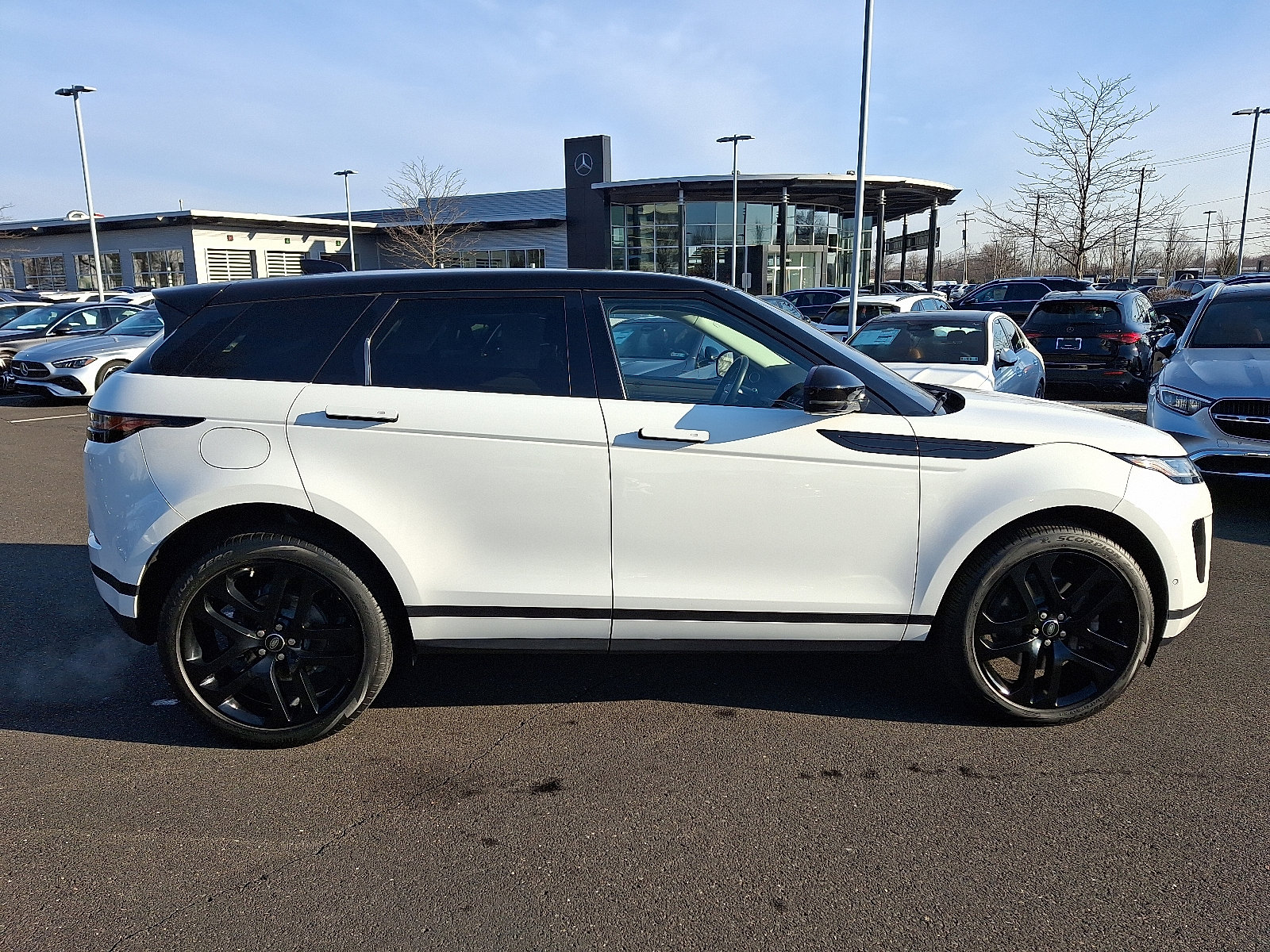 Used 2020 Land Rover Range Rover Evoque SE image 7