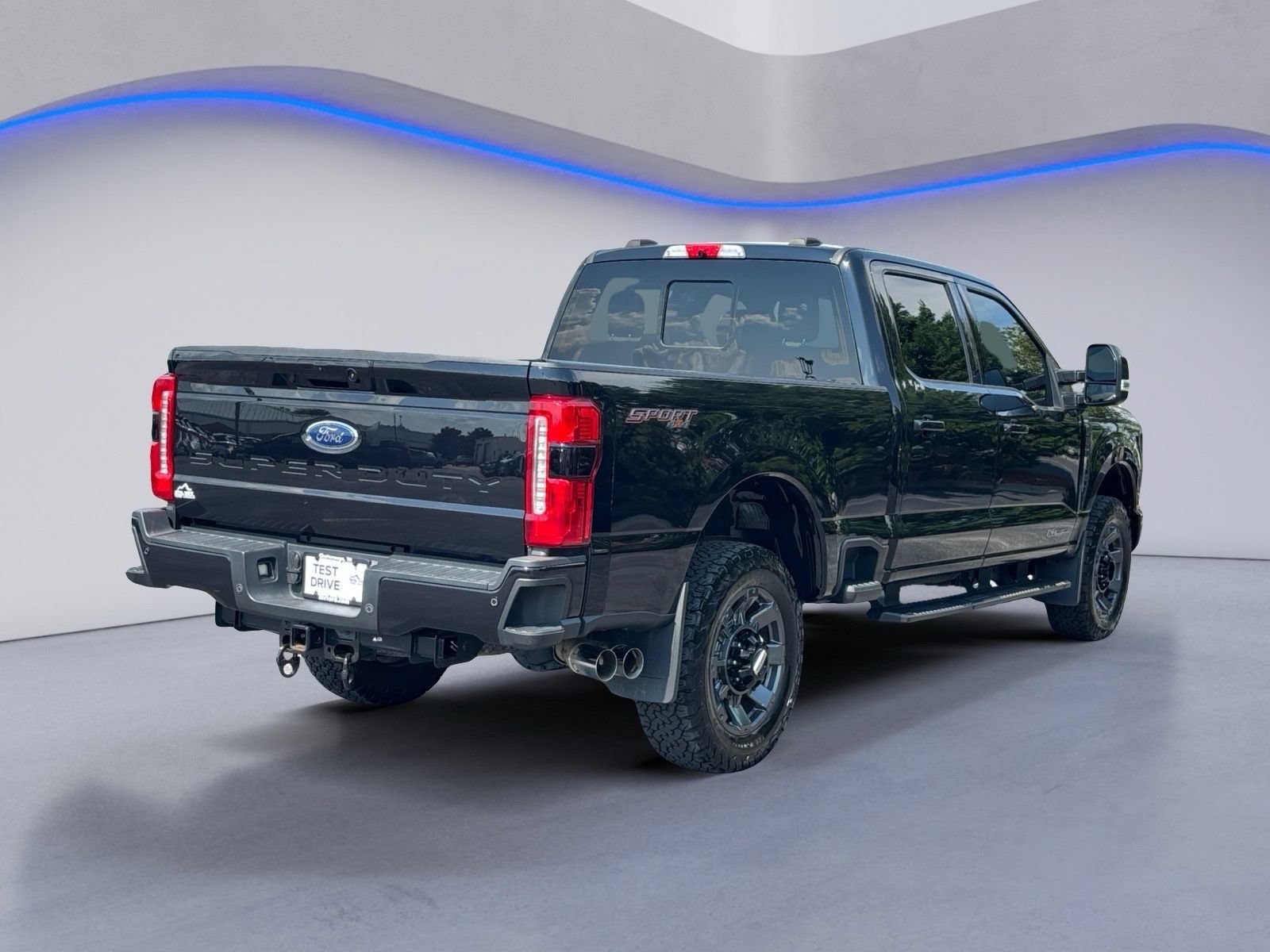 Used 2023 Ford F250 Lariat w/ Sport Appearance Package AWD/4WD image 3