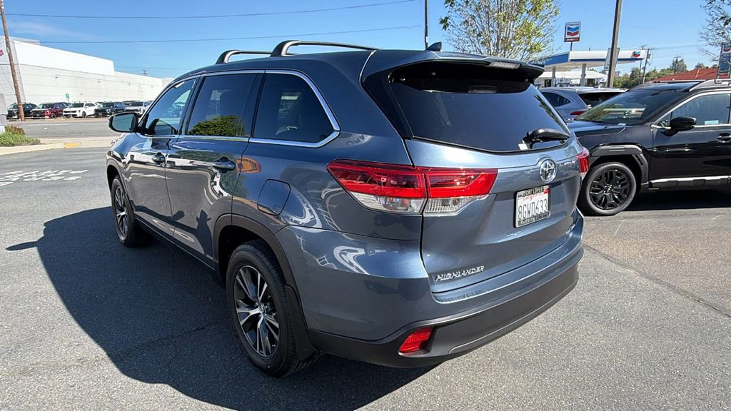 Used 2019 Toyota Highlander Plus AWD/4WD image 6