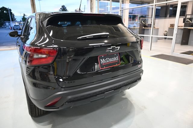 New 2026 Chevrolet Trax RS w/ Sunroof Package FWD image 6